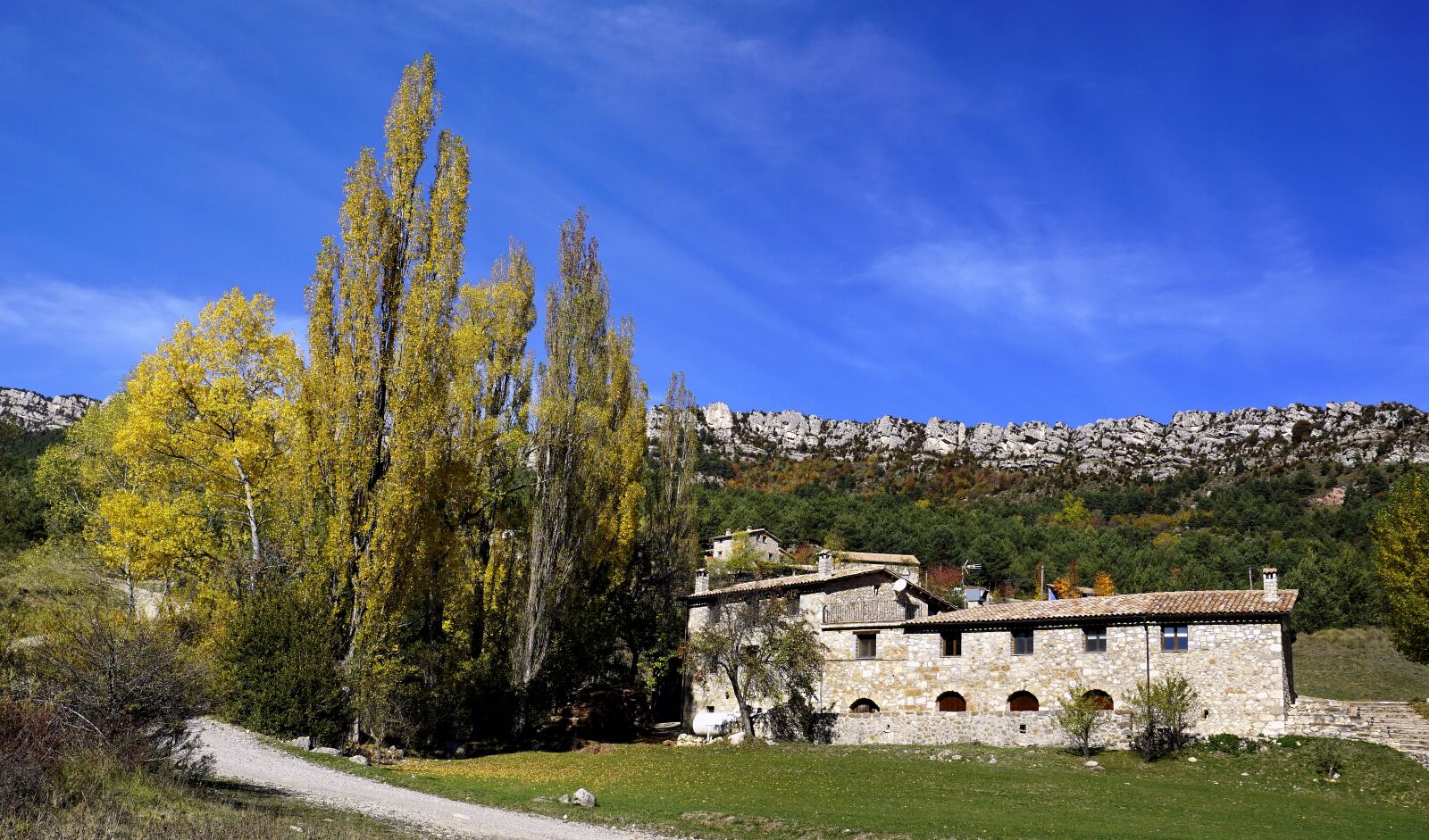 Sony E 16-50mm F3.5-5.6 PZ OSS sample photo. Rural tourism, rustic, house photography