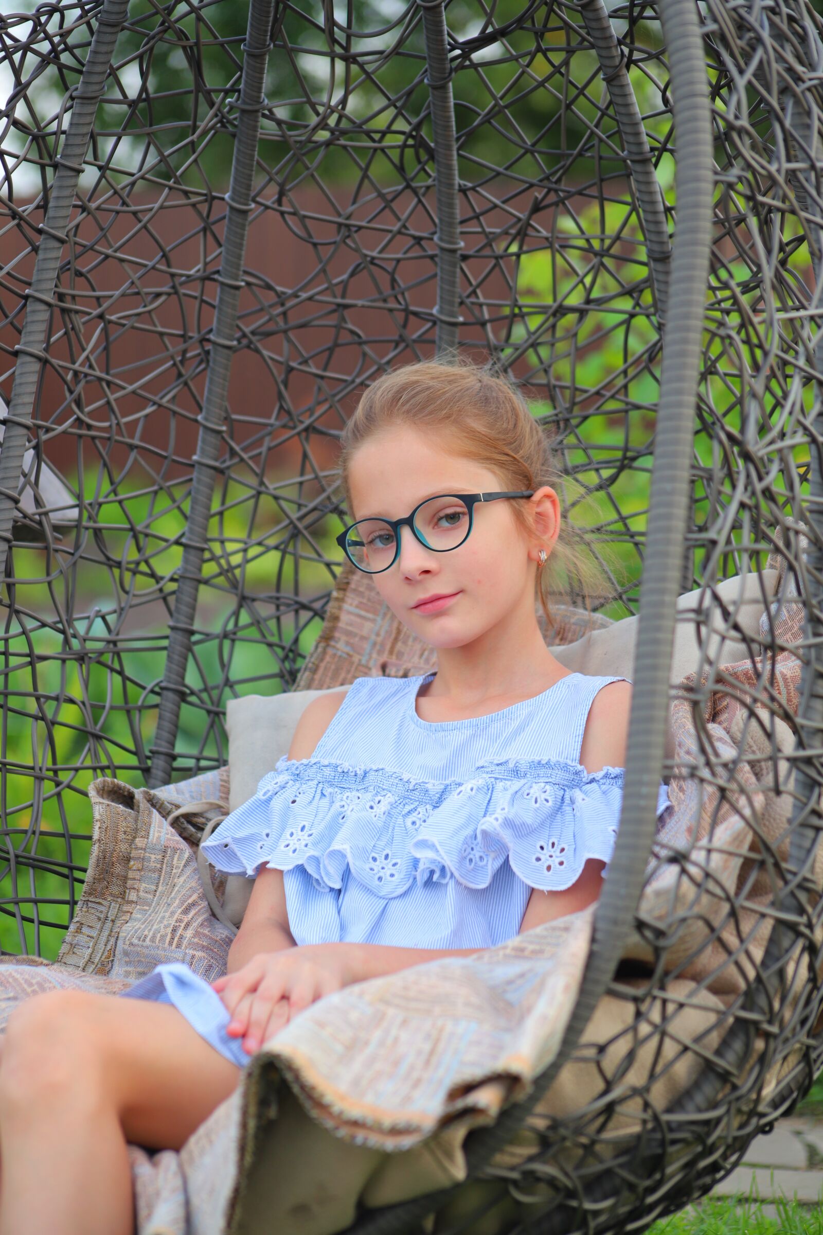 Canon EF 75-300mm f/4-5.6 USM sample photo. Girl, vacation, glasses photography