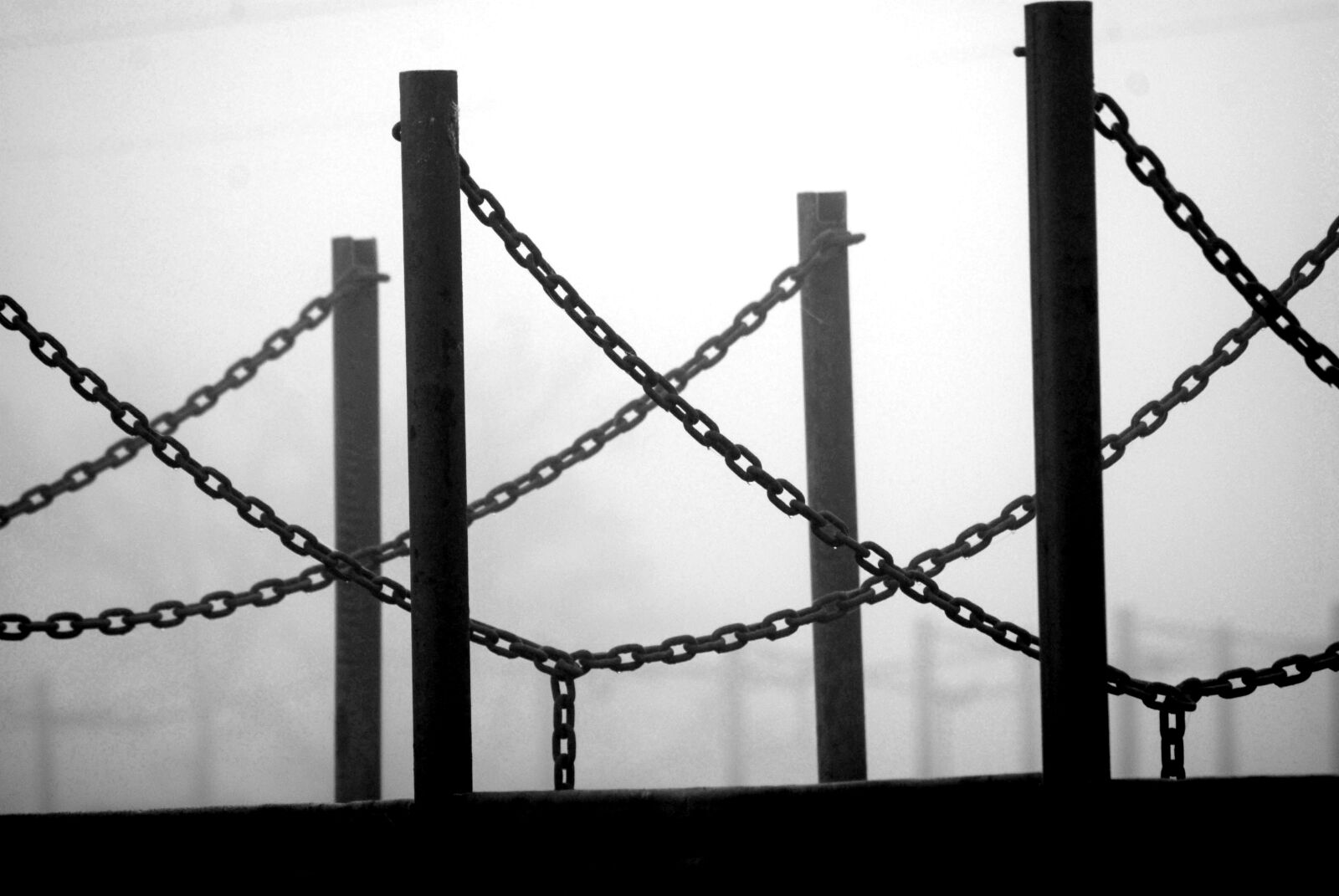 Nikon D200 sample photo. Chains, fog, light photography
