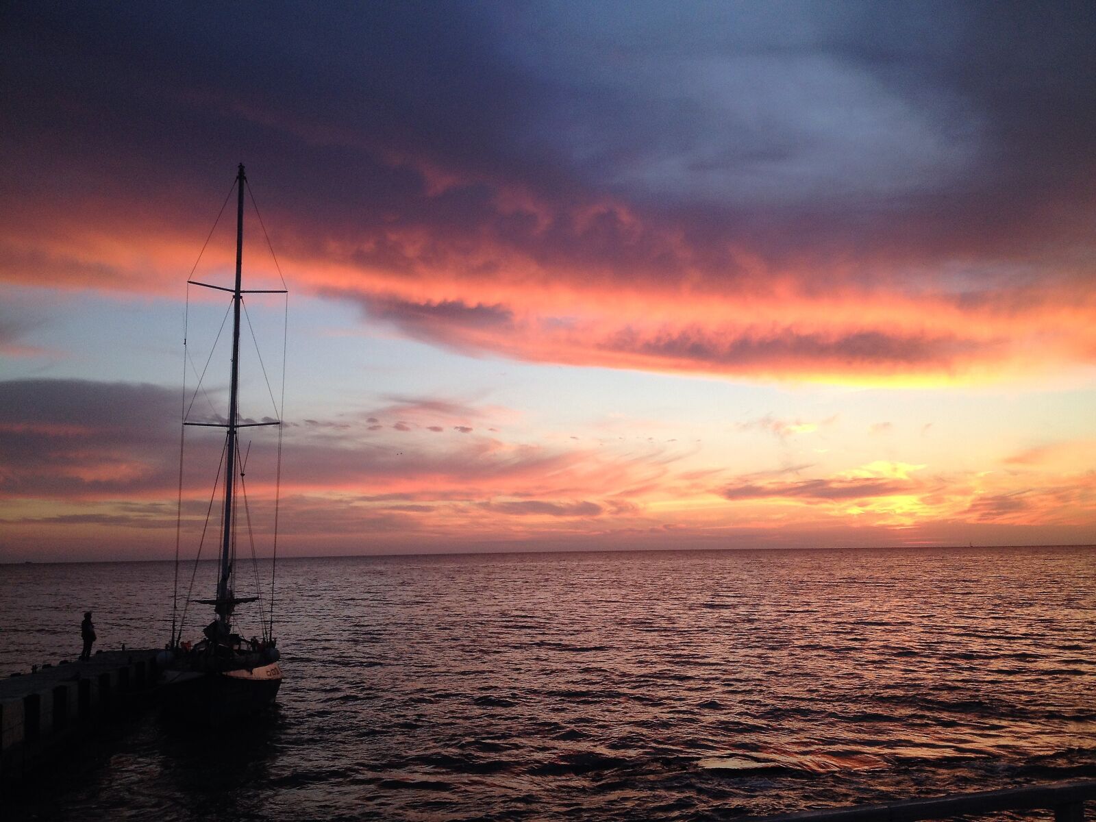 iPhone 4S back camera 4.28mm f/2.4 sample photo. Sea, yacht, sunset photography