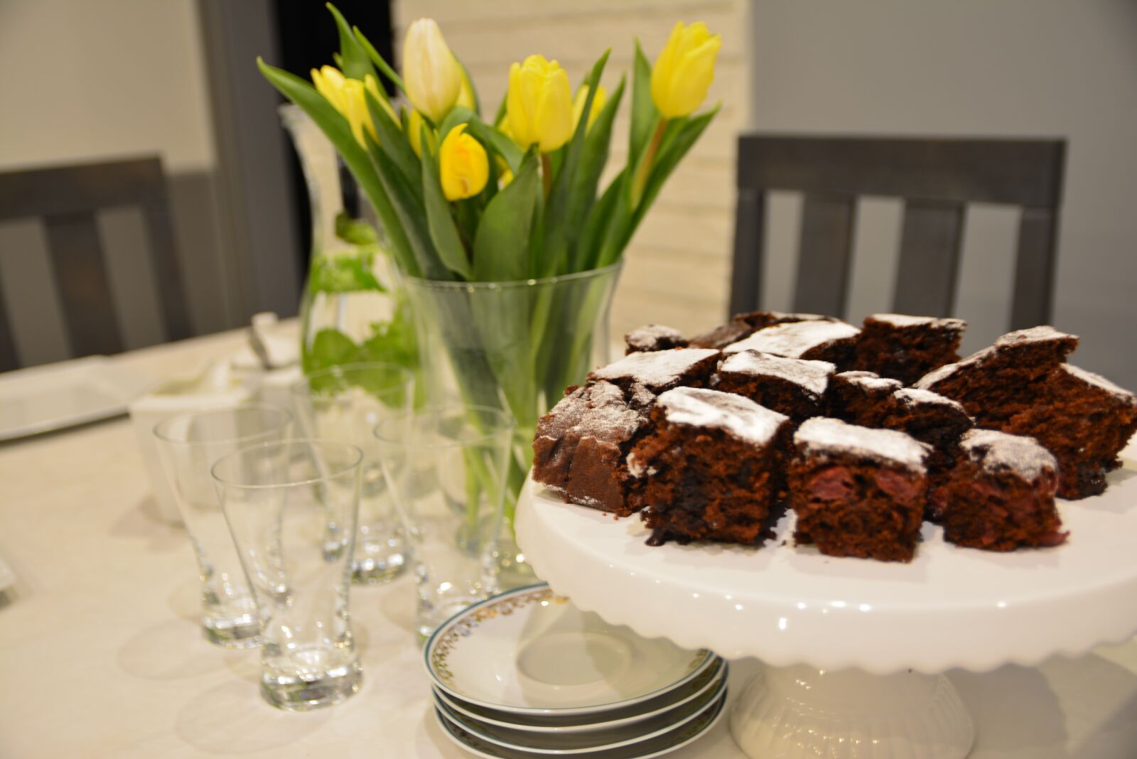 Nikon D7100 sample photo. Cake, tulips, cup photography