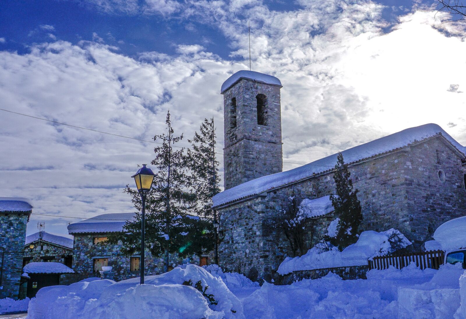 Sony E 16-50mm F3.5-5.6 PZ OSS sample photo. Snow, winter, outdoors photography