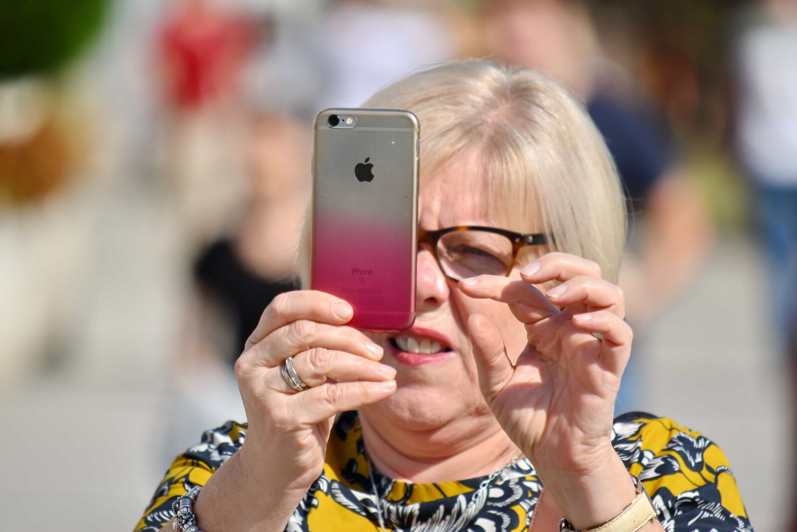 Nikon D5500 sample photo. Apple computer, blonde hair photography