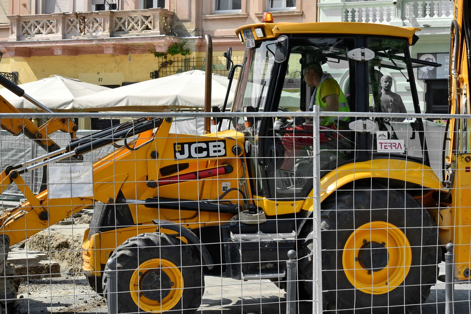 Nikon D5500 sample photo. Bulldozer, machinery, tractor, worker photography