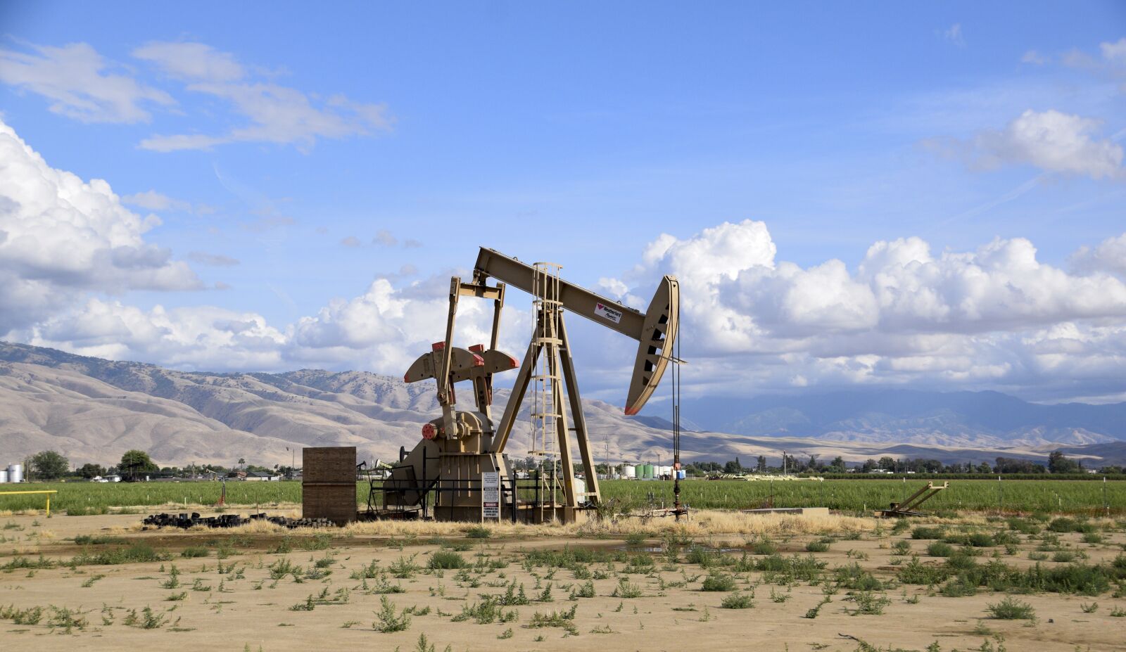 Nikon D5300 sample photo. Pump, oil, landscape photography