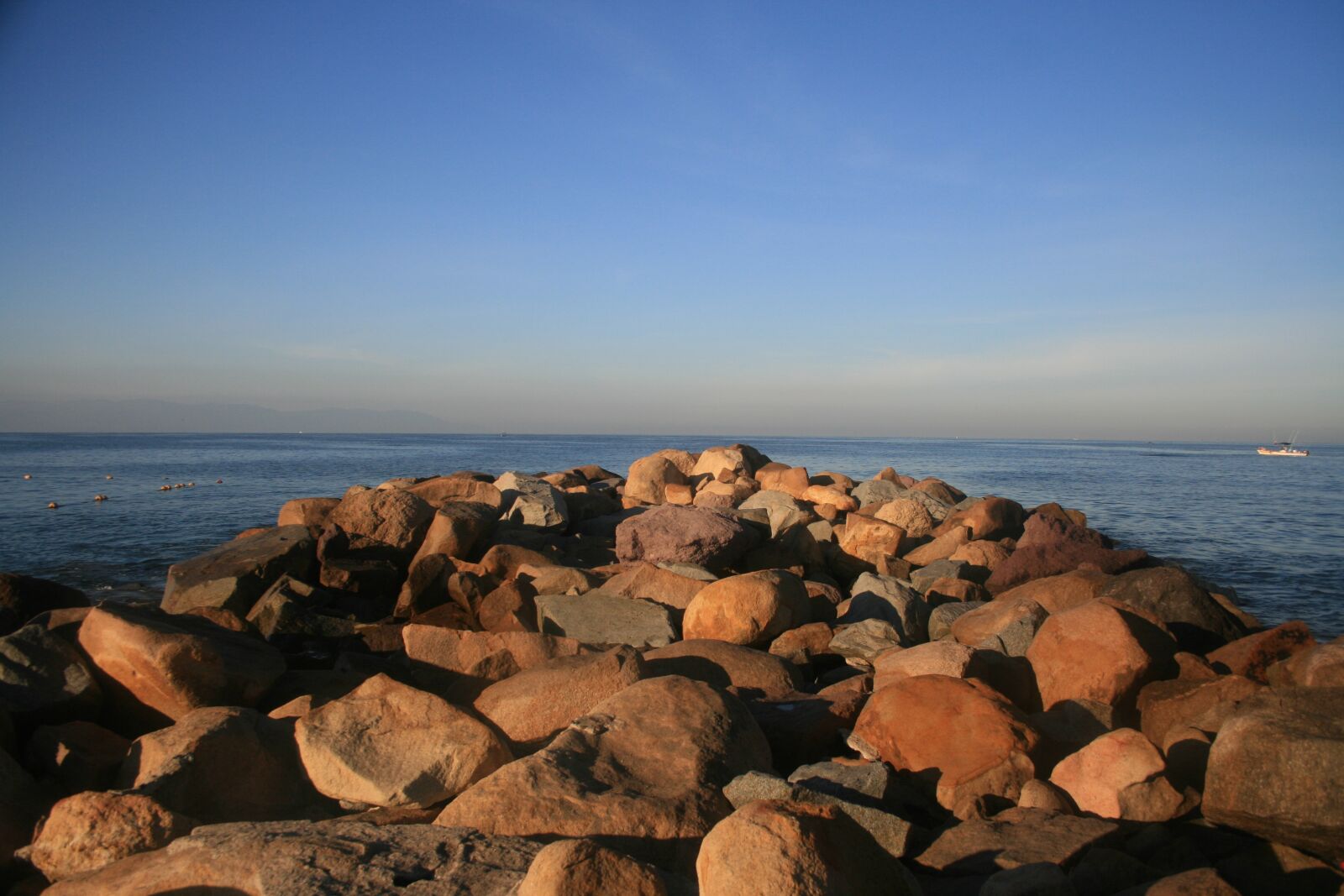 Canon EOS 400D (EOS Digital Rebel XTi / EOS Kiss Digital X) sample photo. Rocks, ocean, sea photography