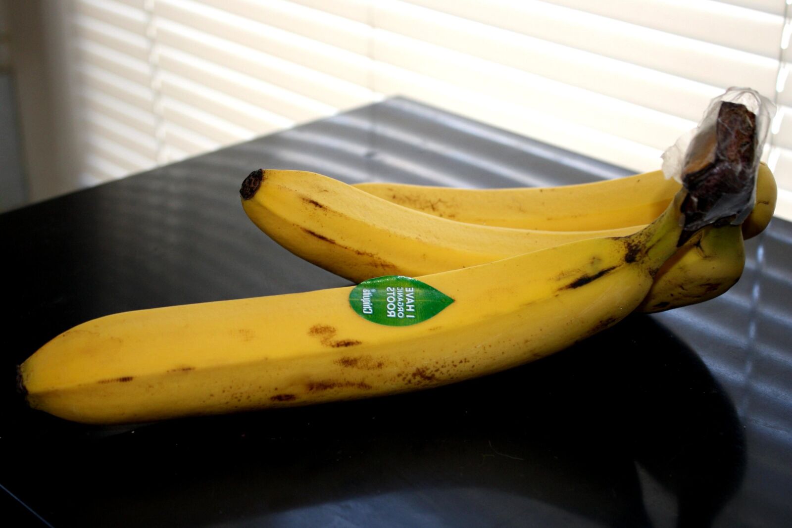 f/3.5-5.6 IS sample photo. Bananas, fruit, diet photography