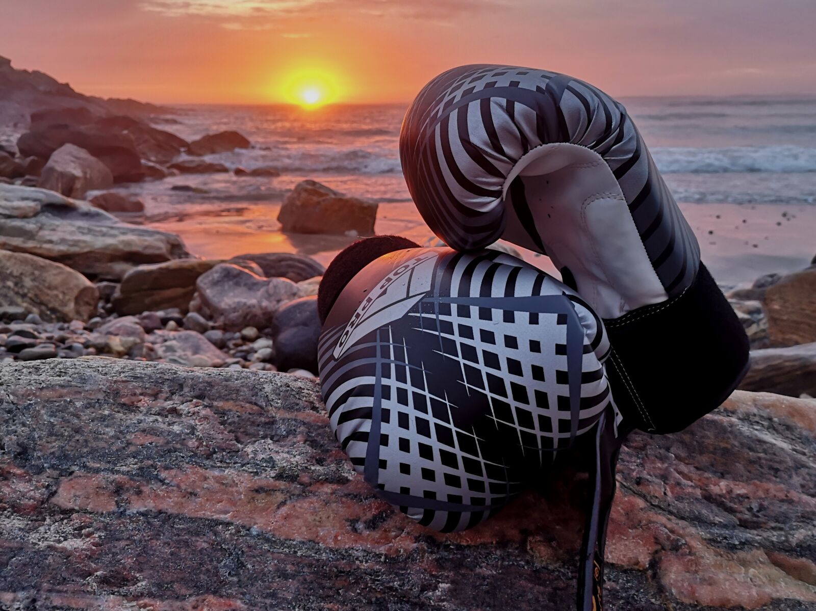 HUAWEI P20 sample photo. Boxing gloves, sport, sunset photography