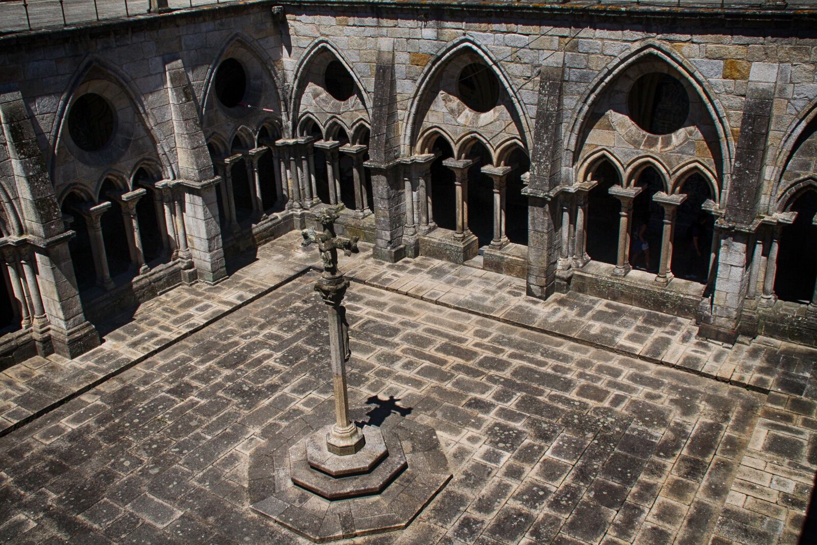Canon EOS 450D (EOS Rebel XSi / EOS Kiss X2) sample photo. Cathedral, cloister, oporto, portugal photography