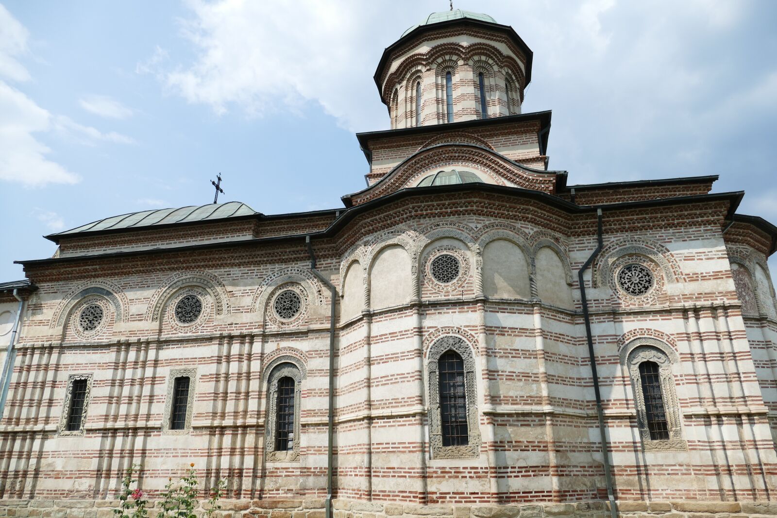 Panasonic Lumix DMC-FZ1000 sample photo. Monastery, cozia, architecture photography
