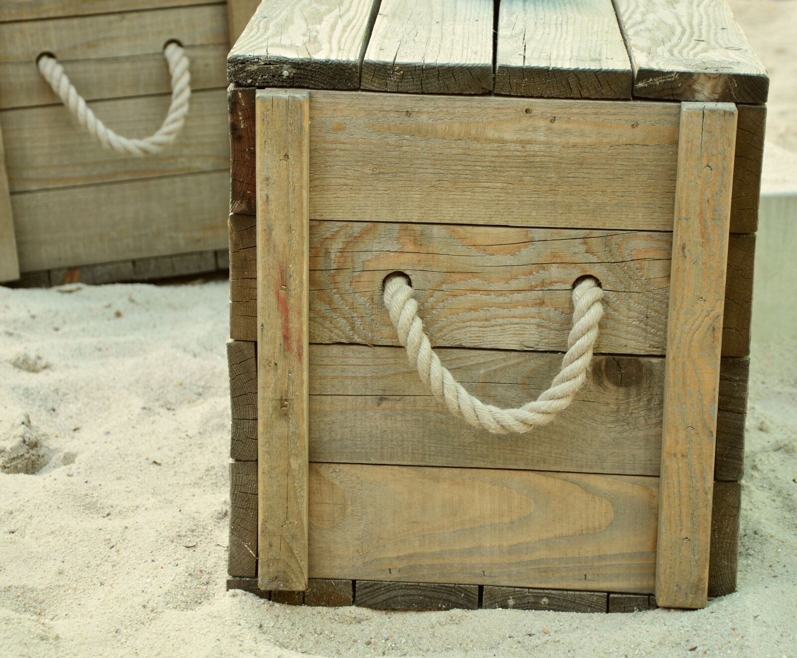 Nikon D5100 sample photo. Box, beach, wooden box photography