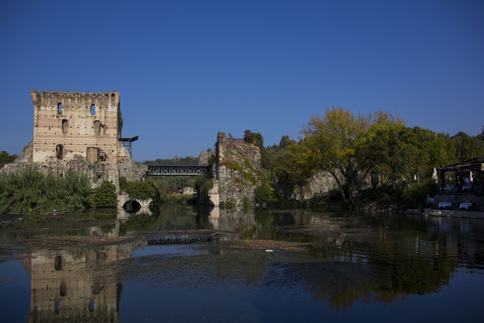 Canon EOS 60D sample photo. Italy, borghetto, rock photography