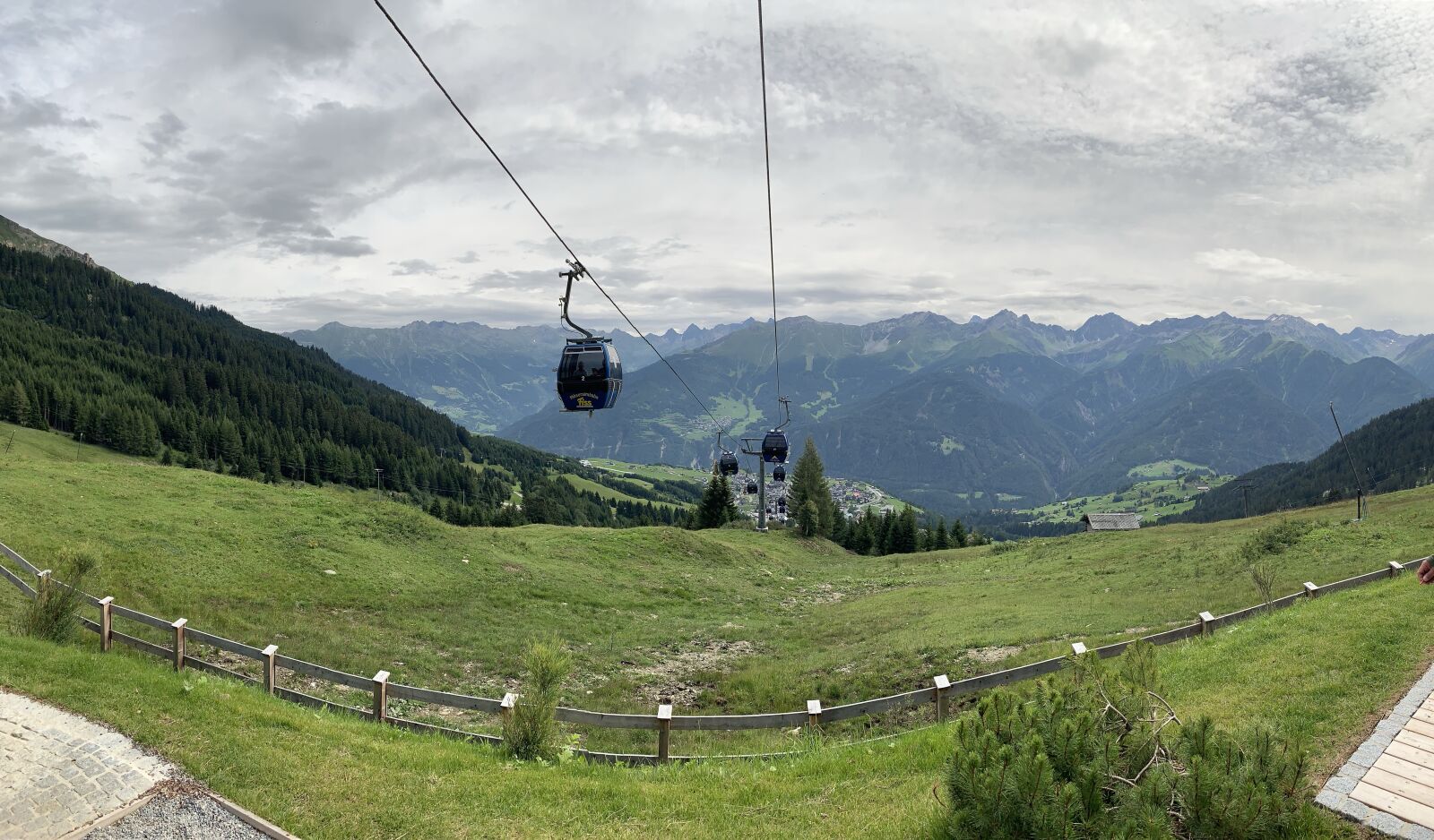 iPhone XS back camera 4.25mm f/1.8 sample photo. Cableway, mountains, landscape photography