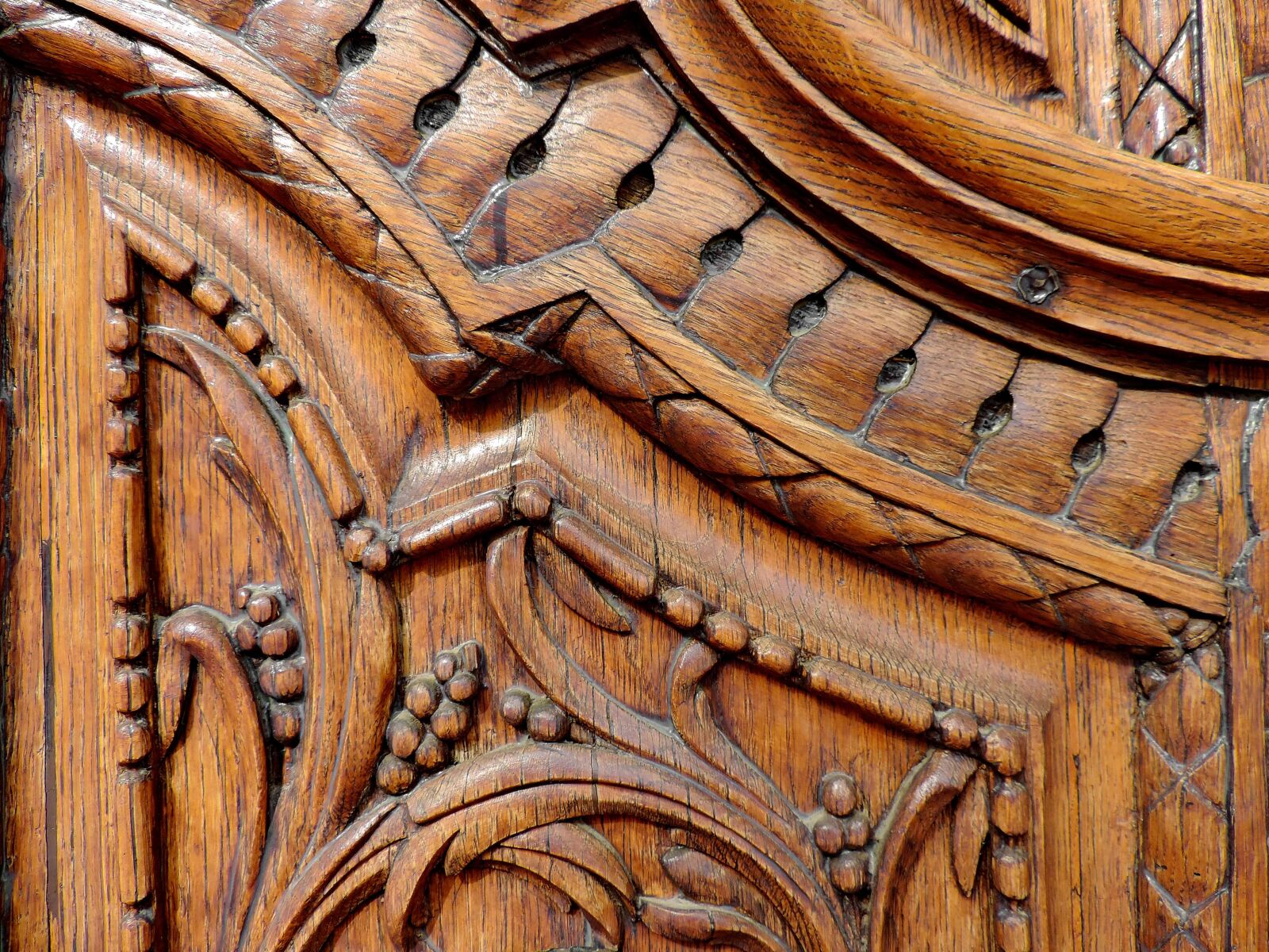 Nikon Coolpix P520 sample photo. Handmade, ornament, teak wood photography