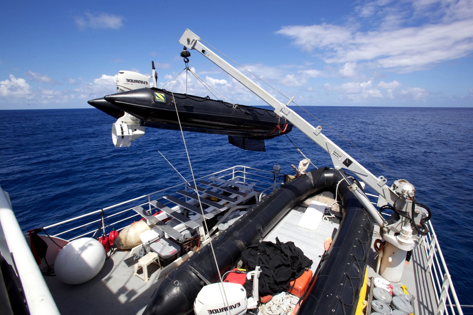Canon EOS 5D Mark II sample photo. Unload, boat, ship photography