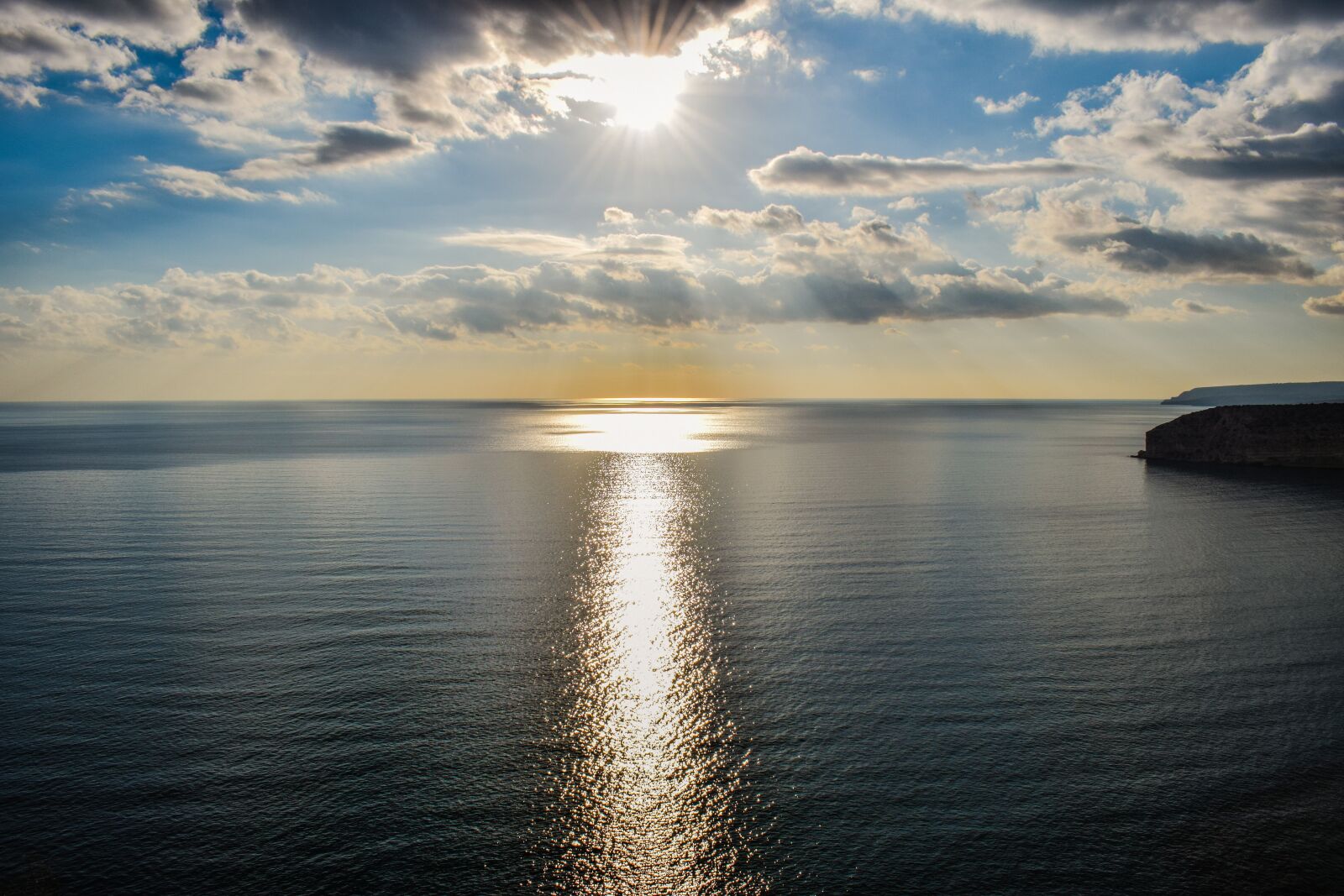 Nikon D3300 sample photo. Path of light, sun photography