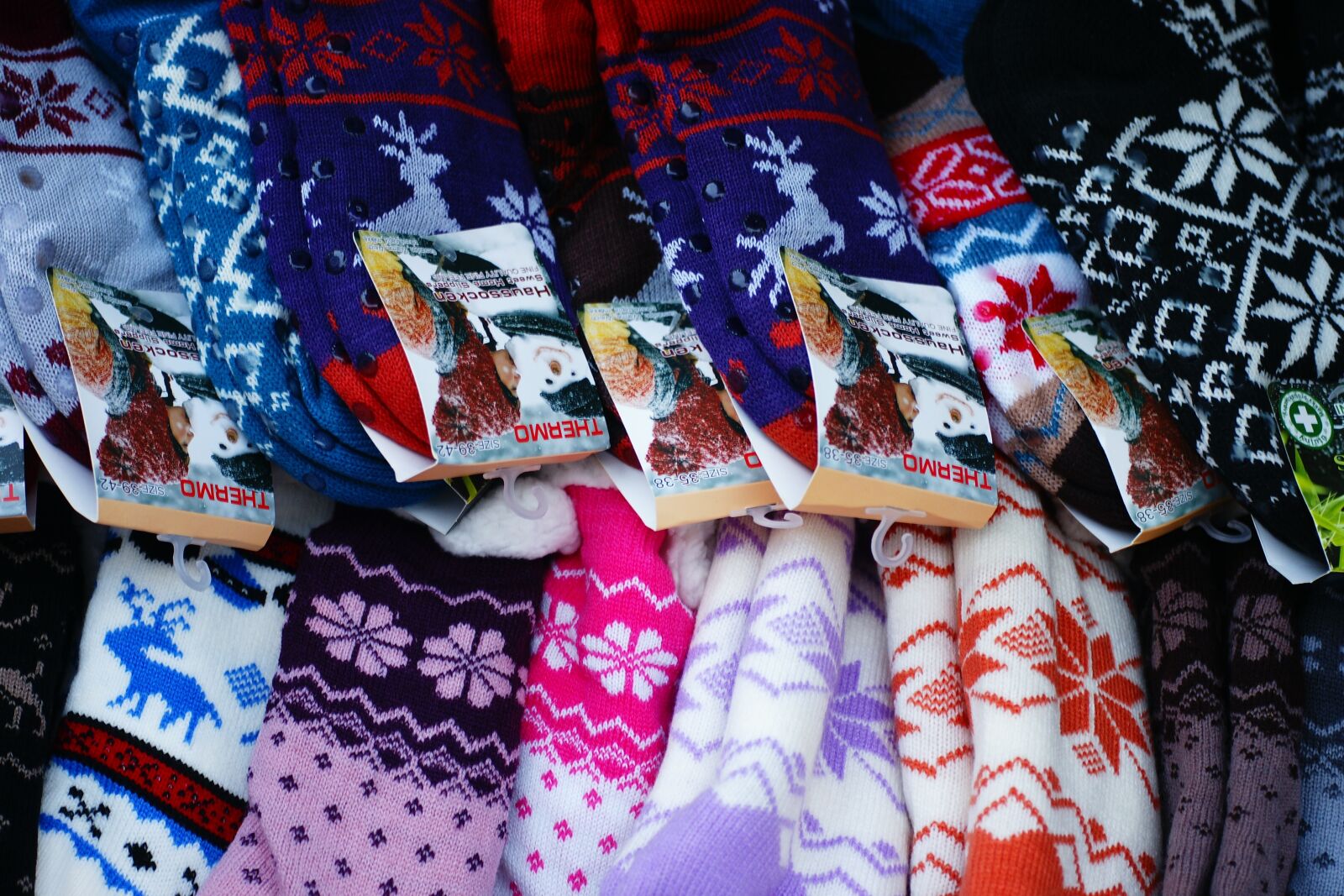 Sony Alpha DSLR-A700 sample photo. Socks, colors, winter photography