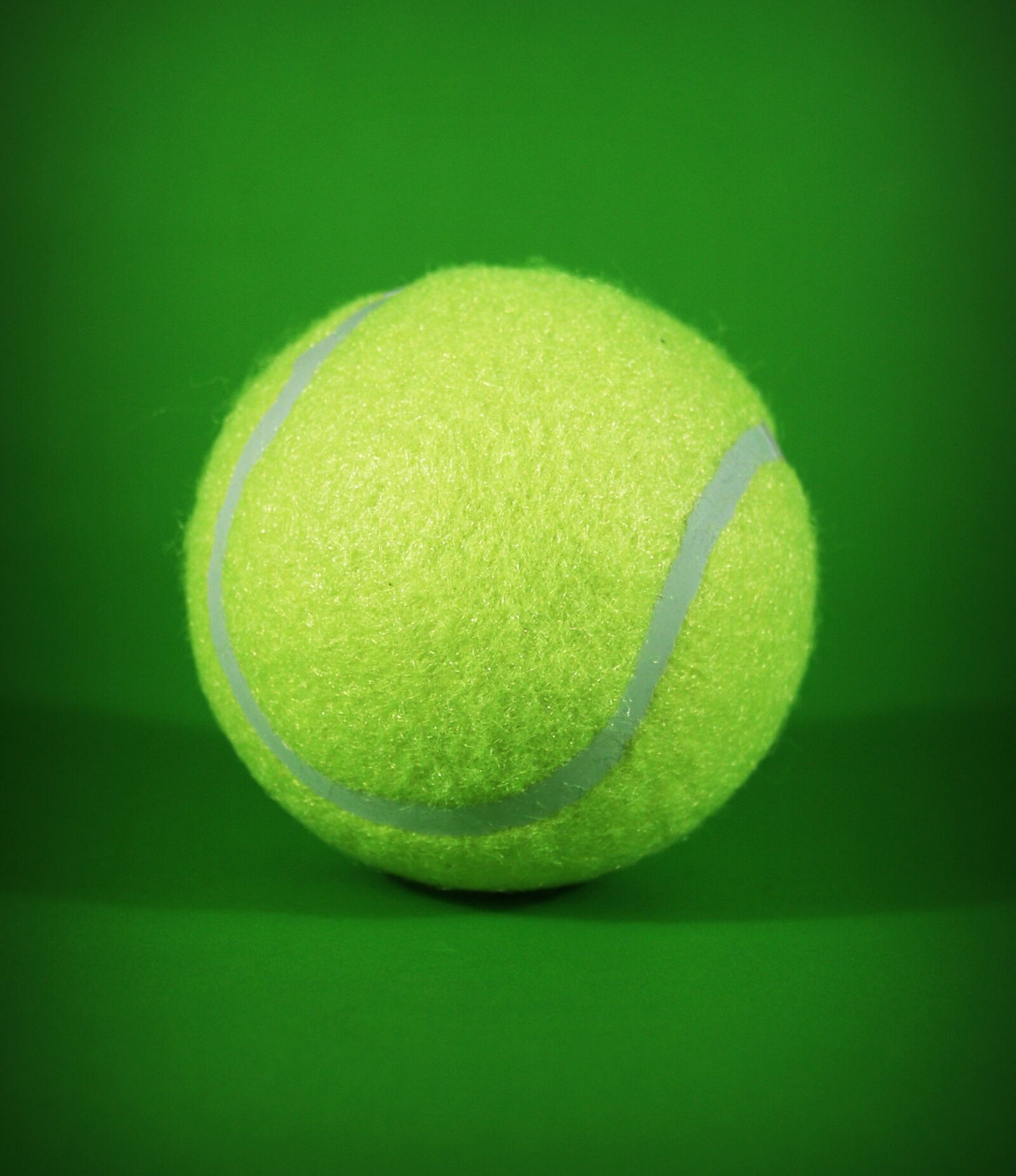 Olympus E-300 (EVOLT E-300) sample photo. Ball, white, shadow photography