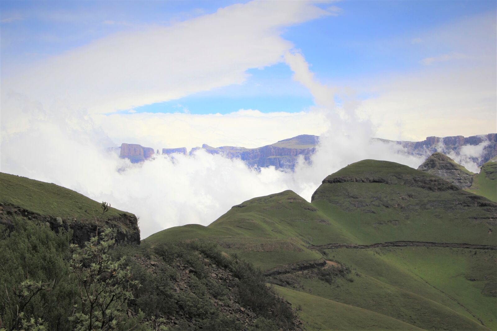 Canon EOS 60D sample photo. Mountain, high, cloud photography