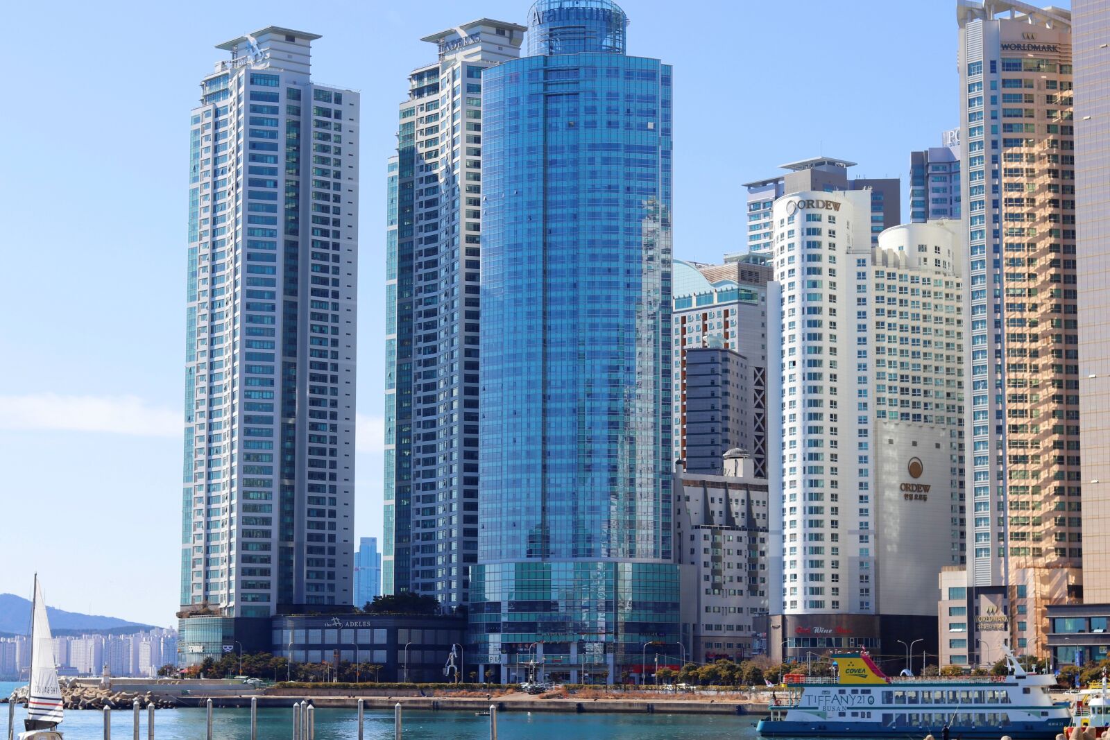 Canon EOS 80D + Canon EF 50mm F1.8 STM sample photo. Skyscraper, structure, city photography