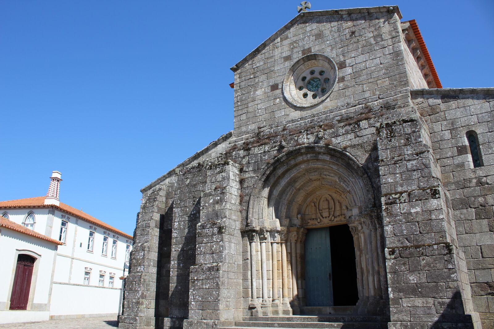 Canon EOS 1300D (EOS Rebel T6 / EOS Kiss X80) sample photo. Church, rates, portugal photography