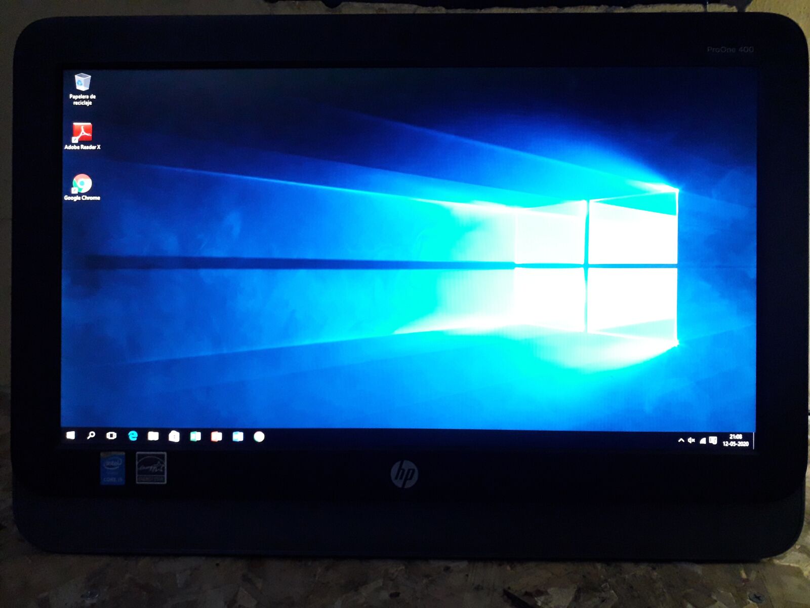 Samsung Galaxy J6 sample photo. Computer, desktop, modern photography