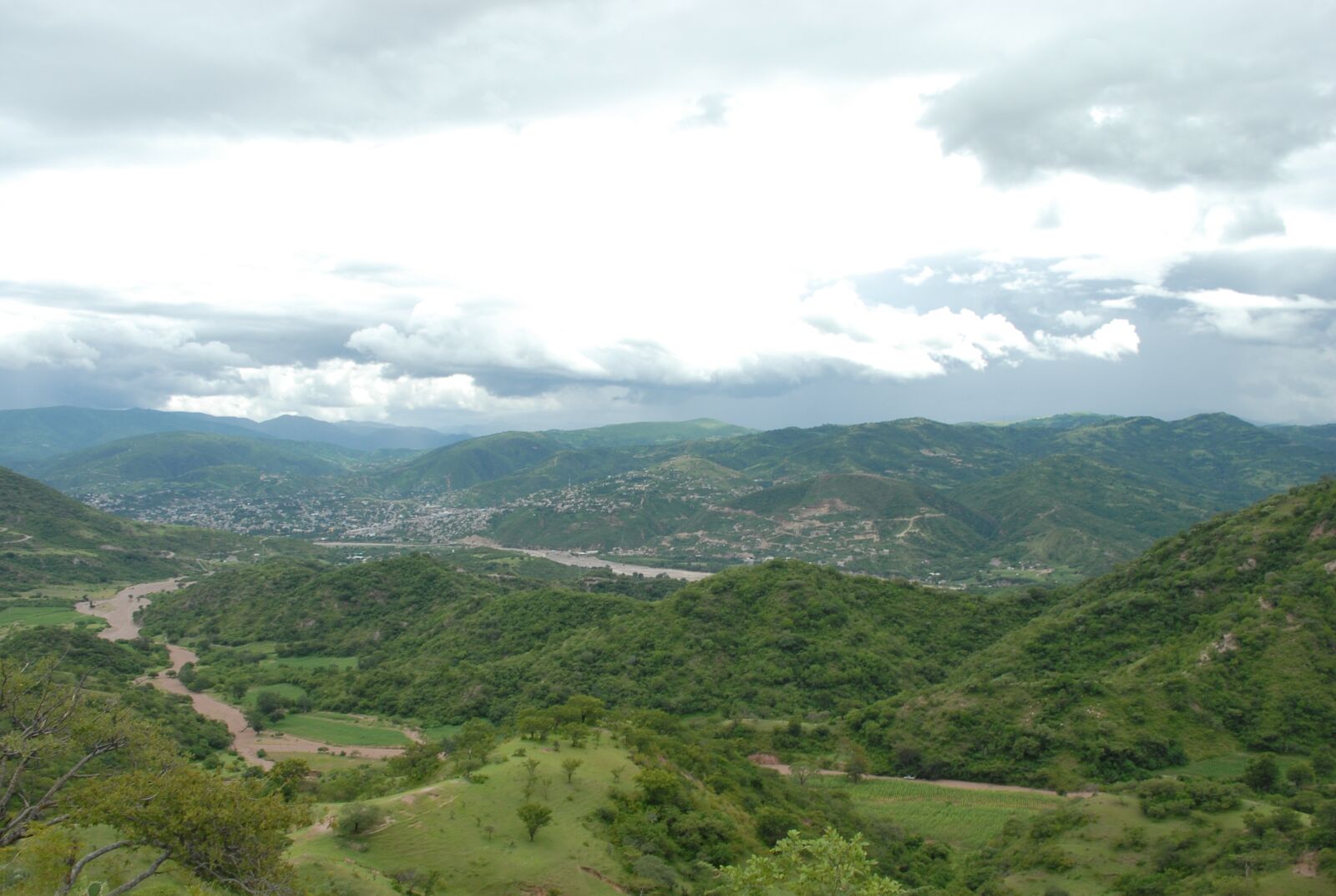 Nikon D200 sample photo. Tlapa de comonfort, hill photography