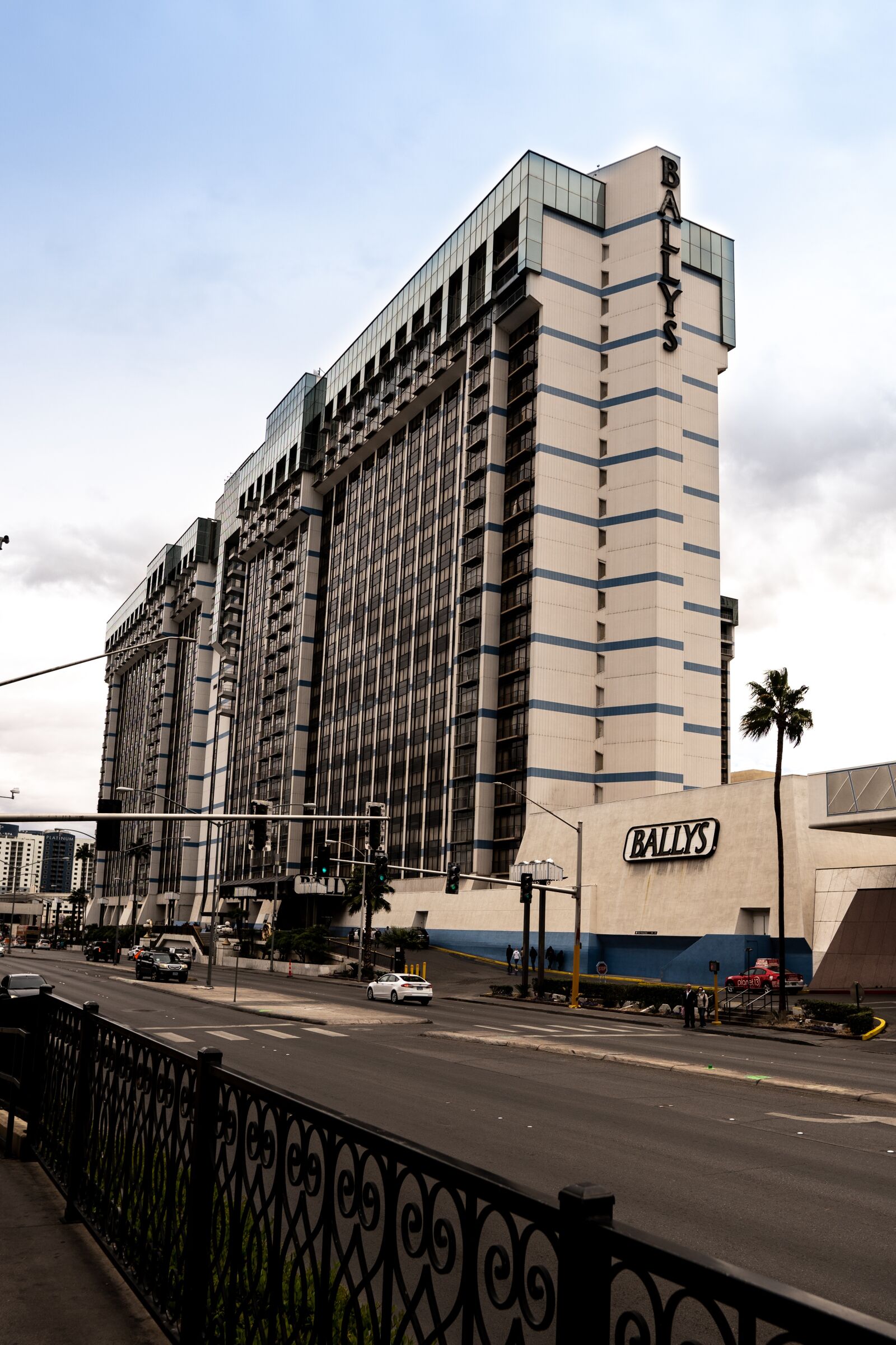 Sony a6400 + Sigma 16mm F1.4 DC DN | C sample photo. Las vegas, ballys, hotel photography