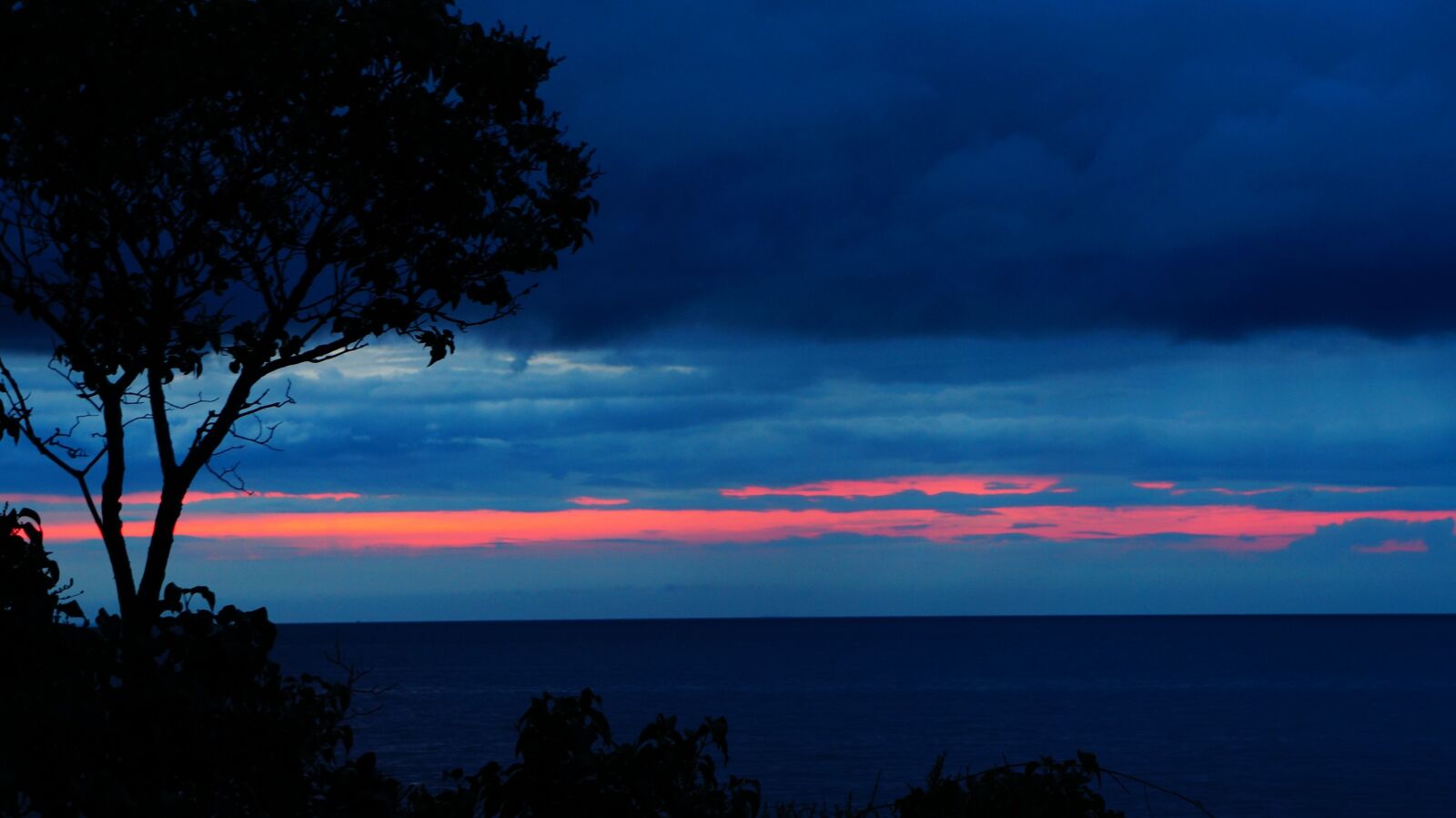 Sony Alpha NEX-F3 + Sony E 18-55mm F3.5-5.6 OSS sample photo. Sunset, ocean, blue and photography