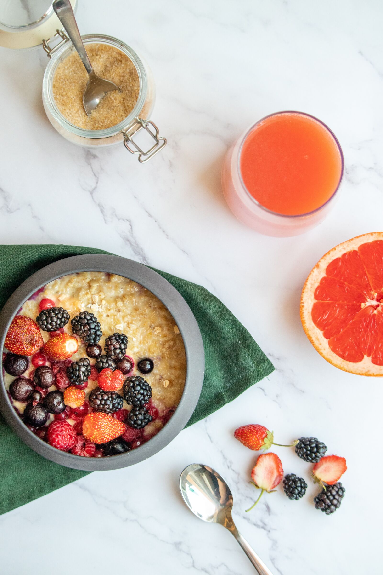 Canon EF-S 55-250mm F4-5.6 IS STM sample photo. Breakfast, oatmeal, fruits photography