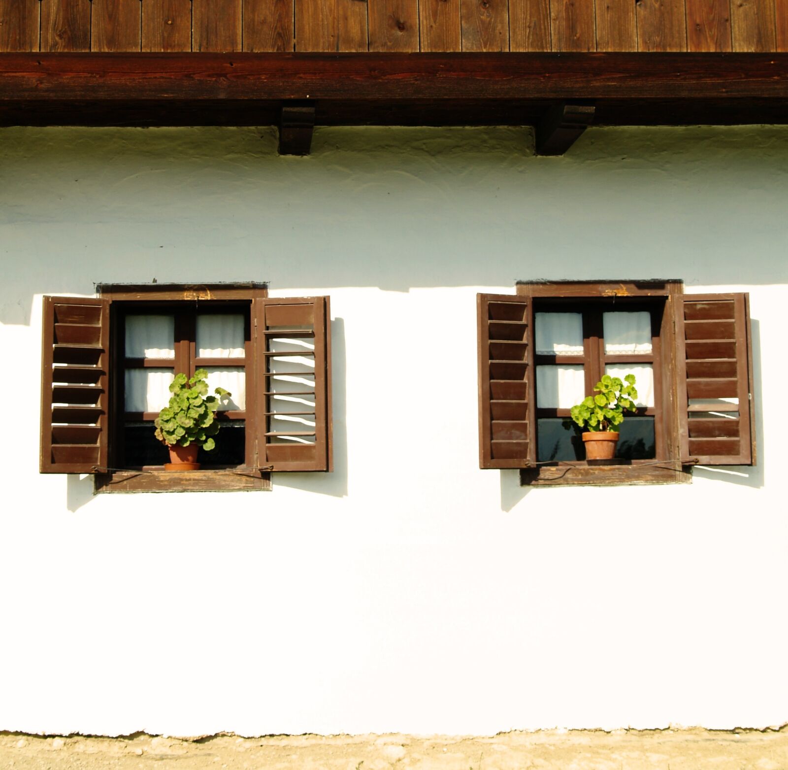 Olympus E-330 (EVOLT E-330) sample photo. Windows, rural, rustic photography