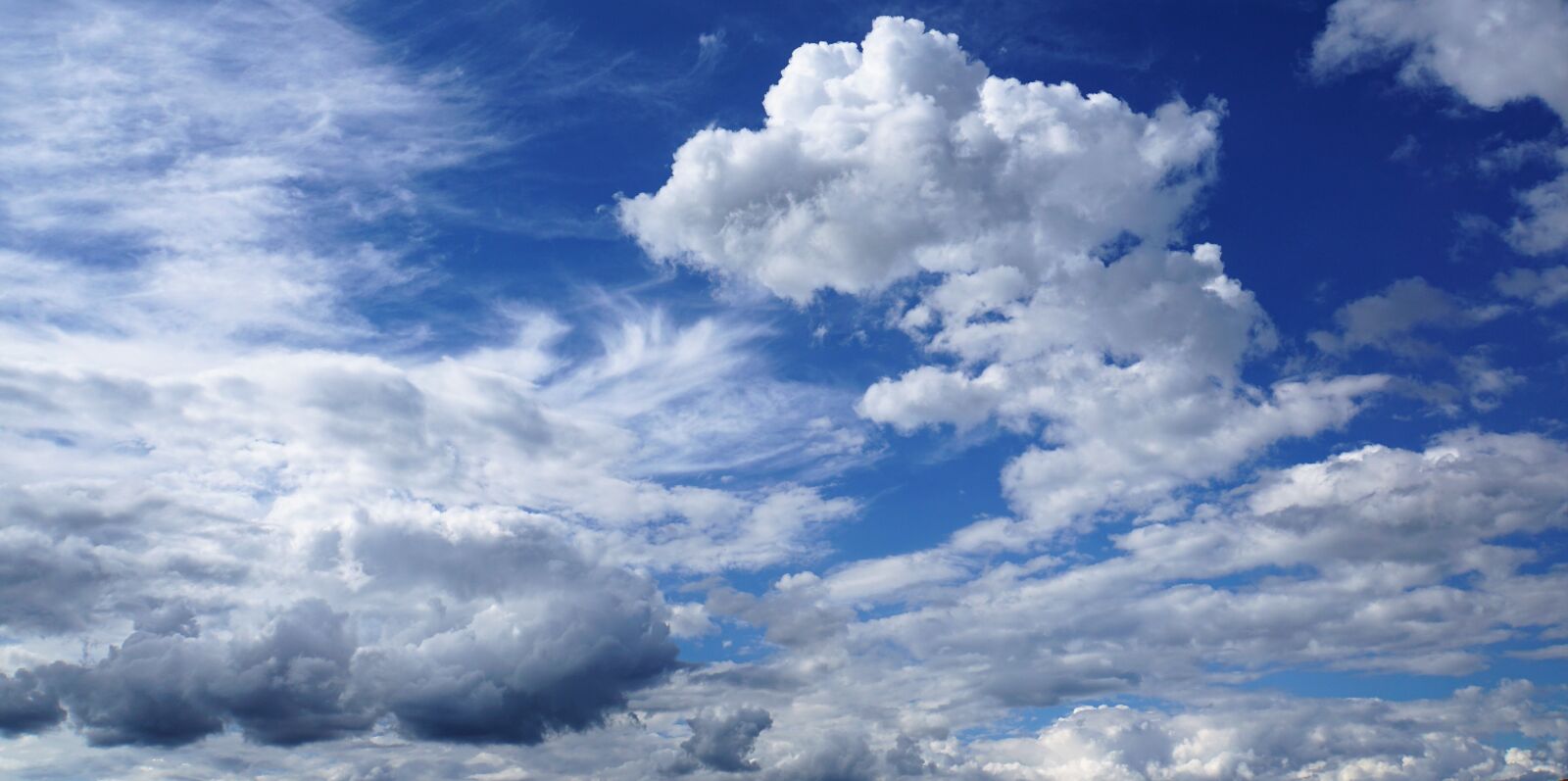 Sony a6000 + Sony E 18-200mm F3.5-6.3 OSS LE sample photo. Clouded sky, sky, clouds photography