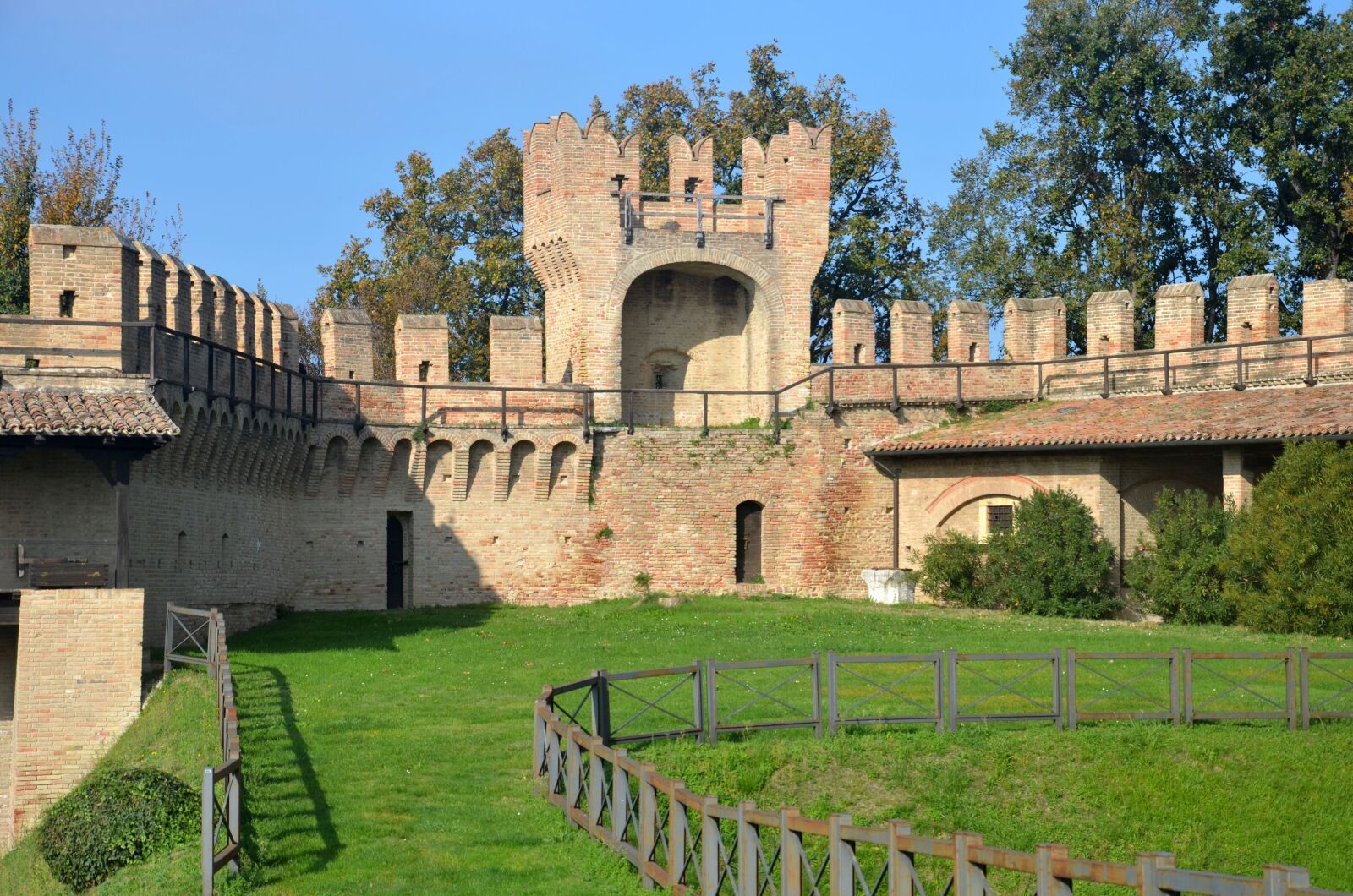 Nikon D7000 sample photo. Fortress, torre, gradara photography
