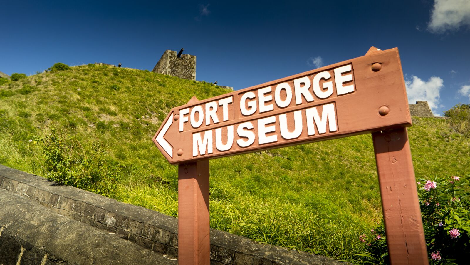 Samsung NX3000 sample photo. Museum, fort george, fortress photography