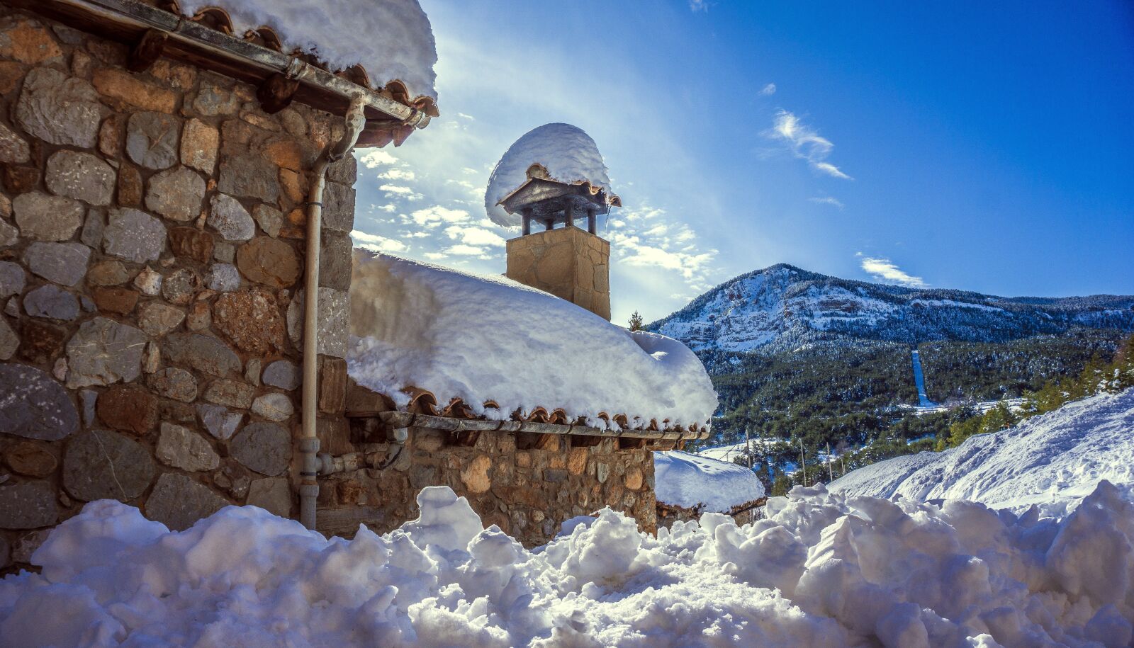 Sony E 16-50mm F3.5-5.6 PZ OSS sample photo. Snow, winter, nature photography