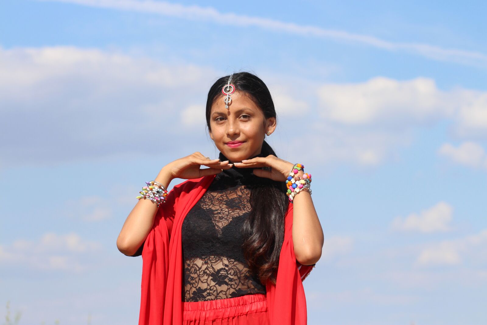 Canon EOS 700D (EOS Rebel T5i / EOS Kiss X7i) + Canon EF 85mm F1.8 USM sample photo. Girl, indian, dance photography