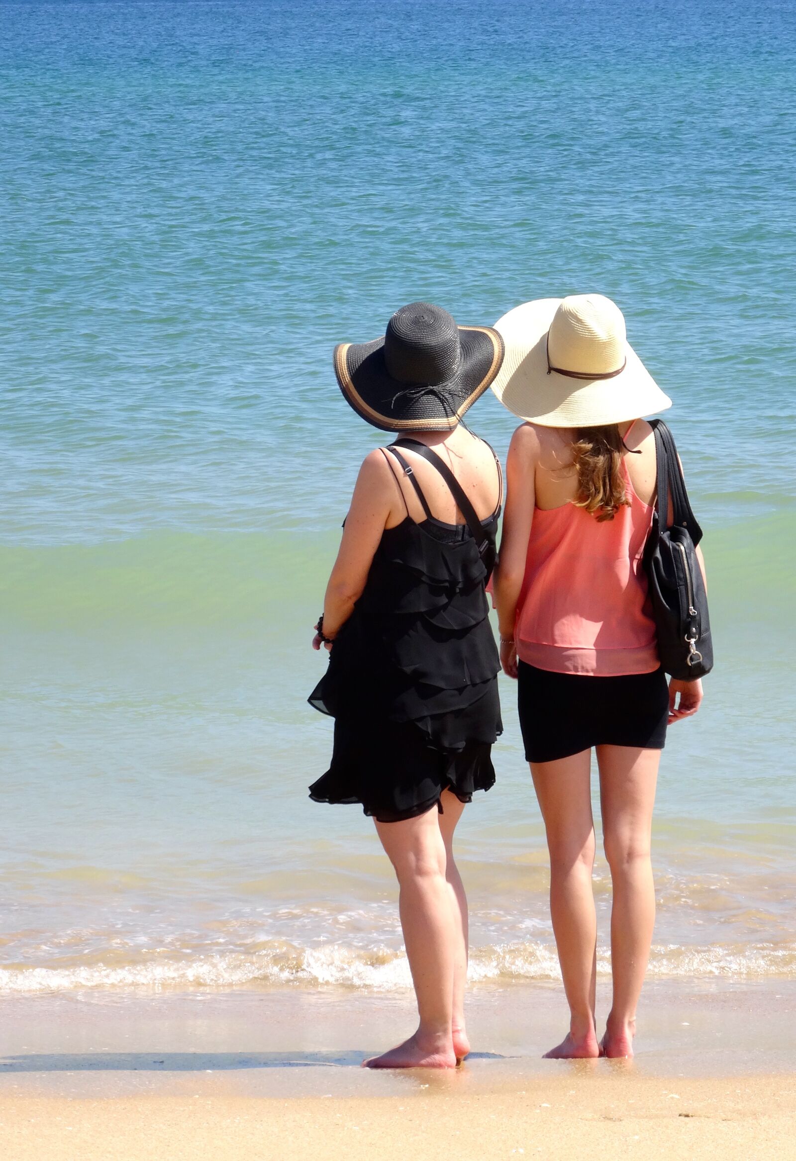 Sony DSC-HX50 sample photo. Beach, dos girls, dreamy photography