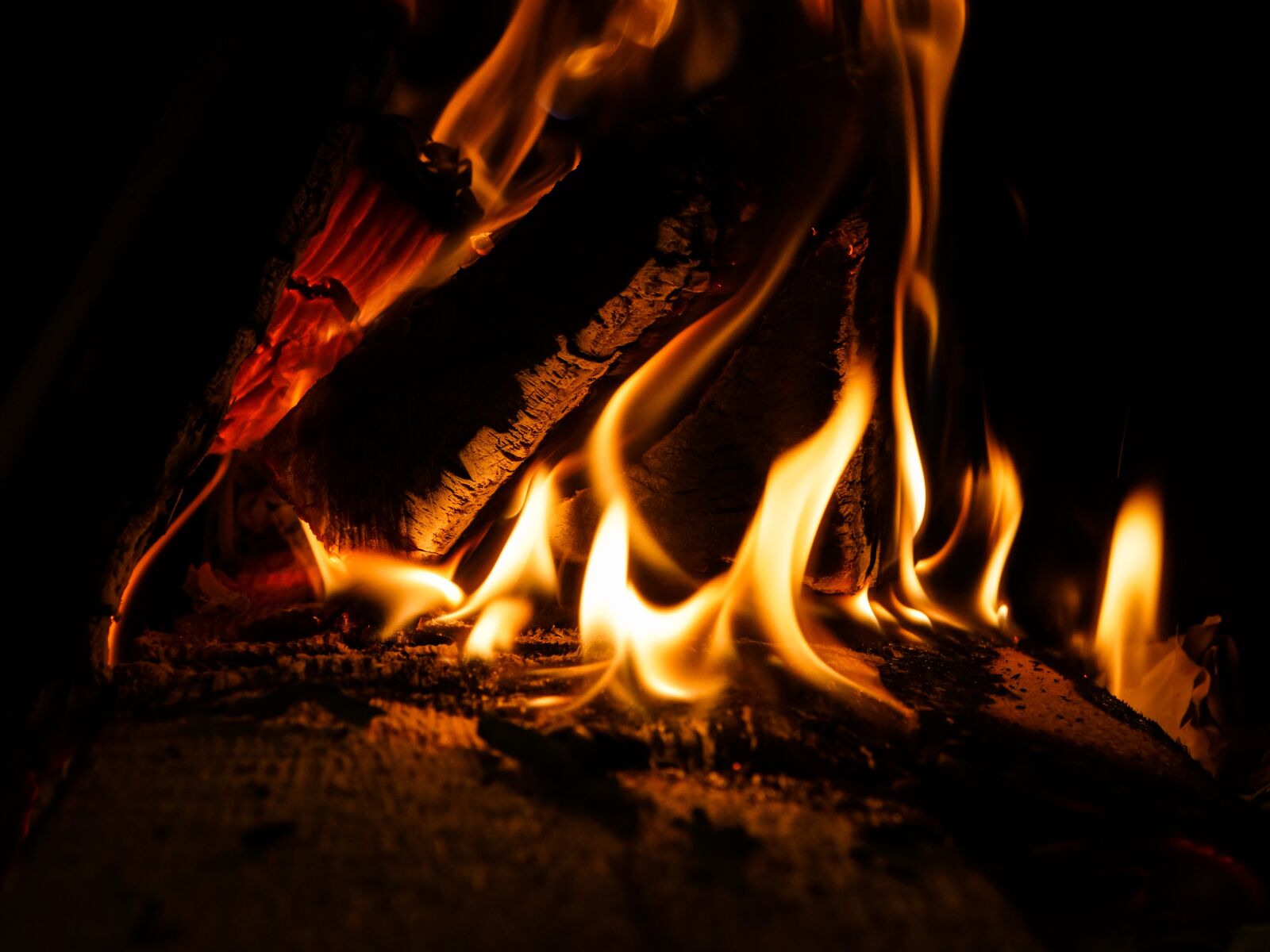 LEICA DG 12-60/F2.8-4.0 sample photo. Flare-up, heat, fireplace photography