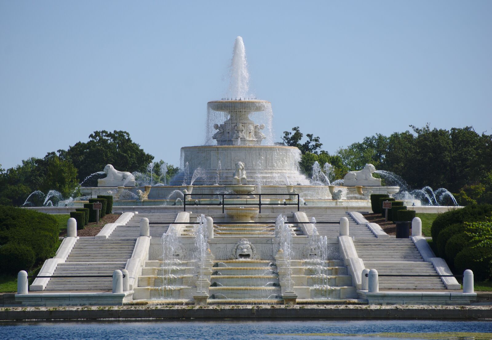 Sony E 55-210mm F4.5-6.3 OSS sample photo. Detroit, fountain, james scott photography