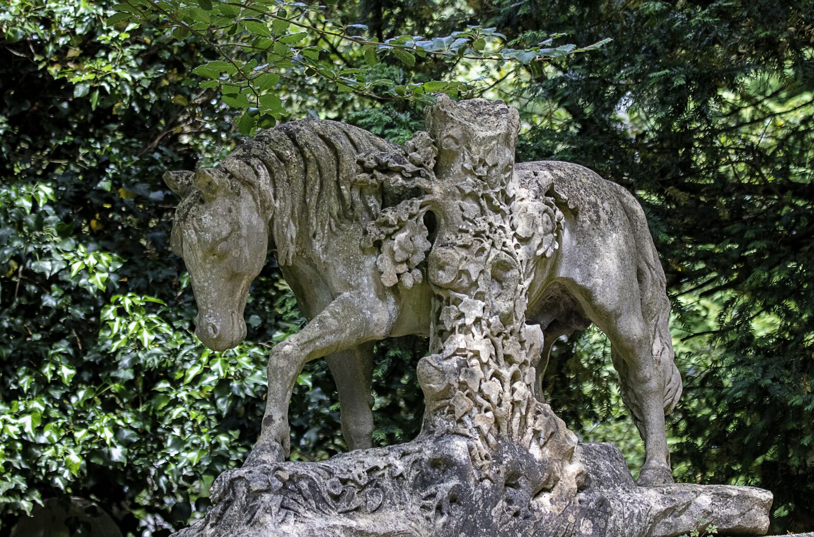 Sigma 100-400mm F5-6.3 DG OS HSM sample photo. Statue, horse, sculpture photography
