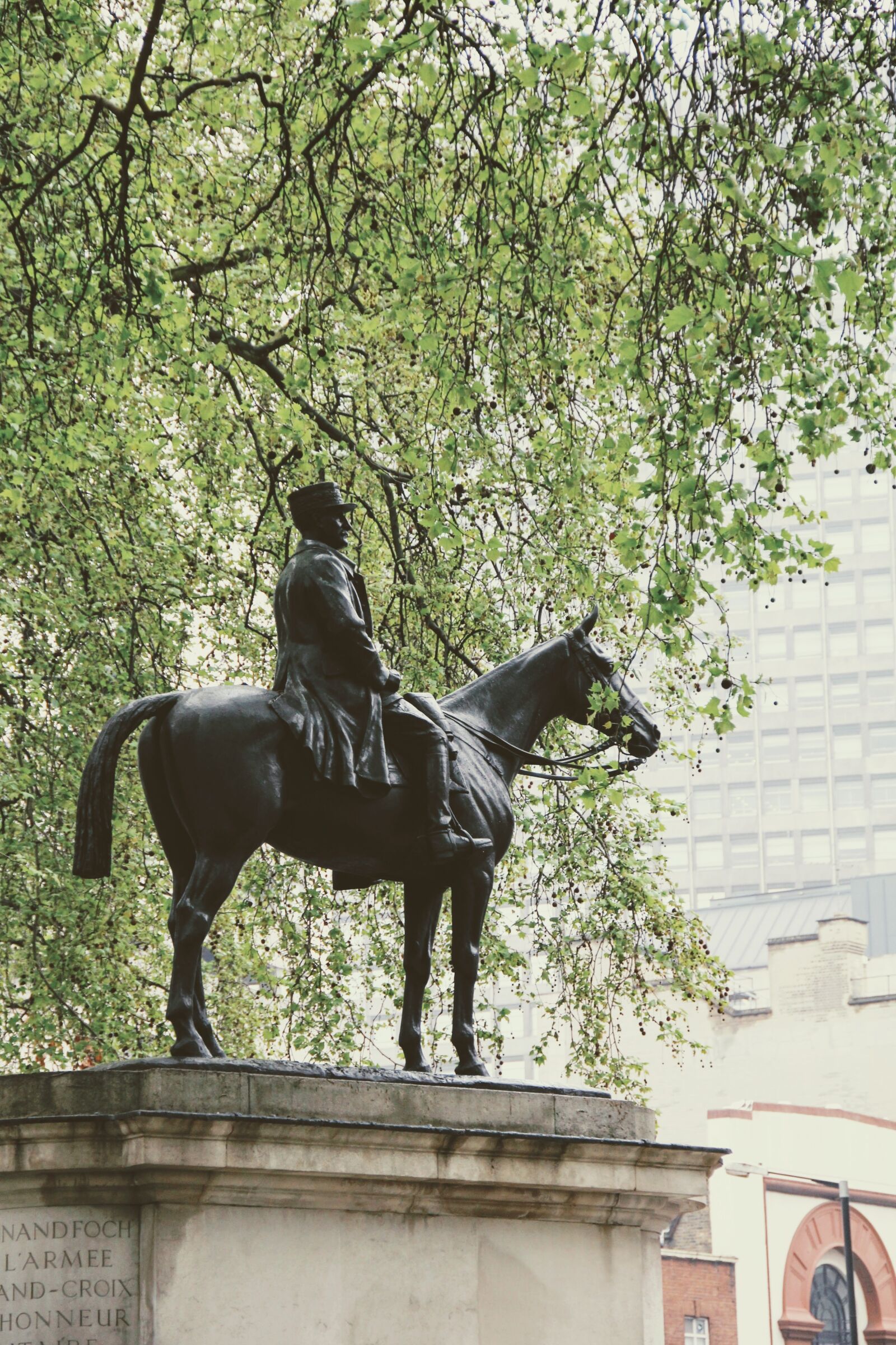 Canon EOS 60D sample photo. London, sculpture, reiter photography