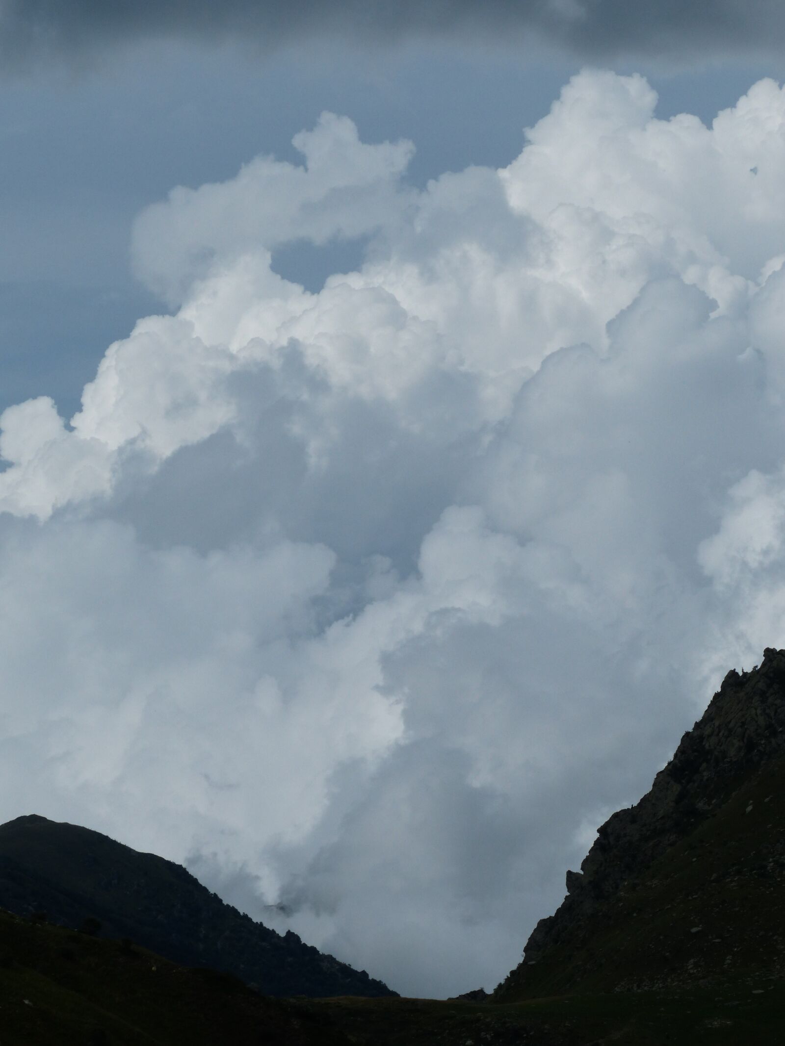 Panasonic Lumix DMC-FZ200 sample photo. Clouds, cloud mountain, sky photography