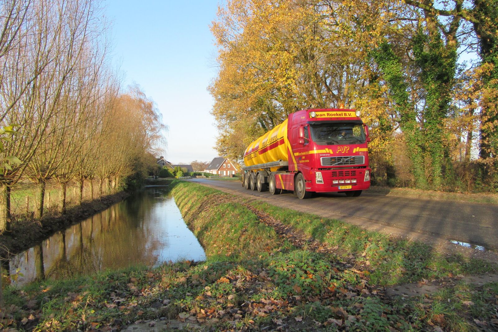 Canon PowerShot SX610 HS sample photo. Truck, channel, traffic photography