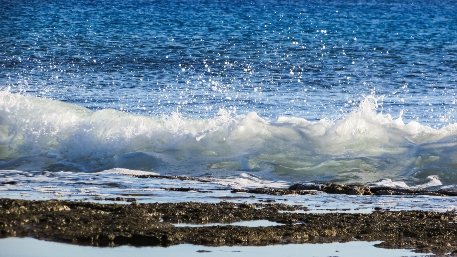 Canon PowerShot SX400 IS sample photo. Sea, wave, foam photography