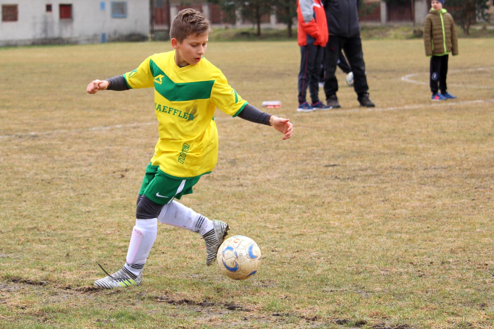 Canon EOS 1300D (EOS Rebel T6 / EOS Kiss X80) sample photo. Football, match, children photography