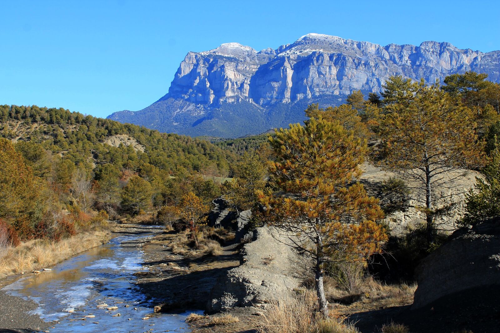 Canon EOS 1100D (EOS Rebel T3 / EOS Kiss X50) sample photo. Rock, pyrenees, landscape photography
