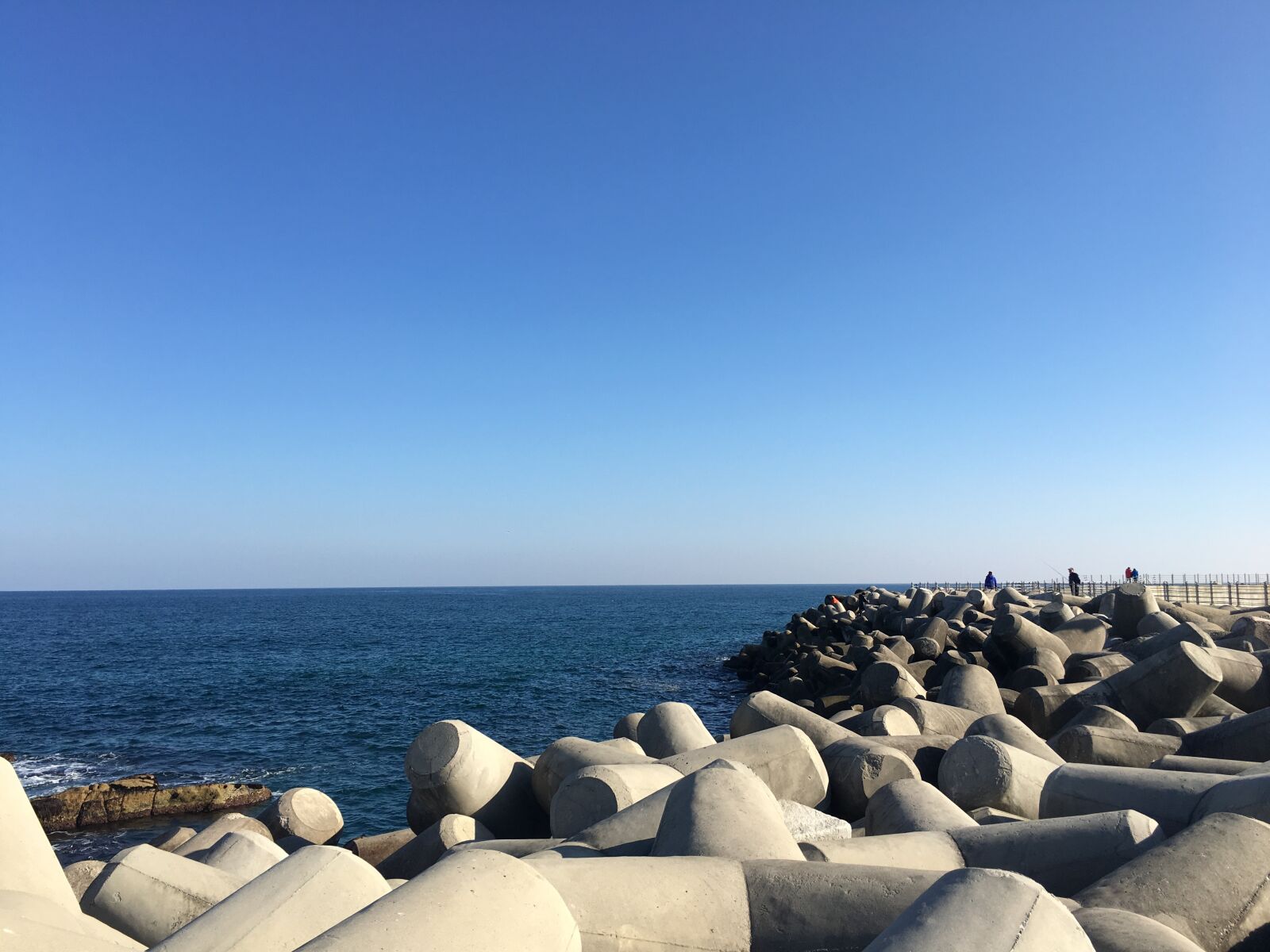Apple iPhone 6s sample photo. Breakwater, sea, winter sea photography
