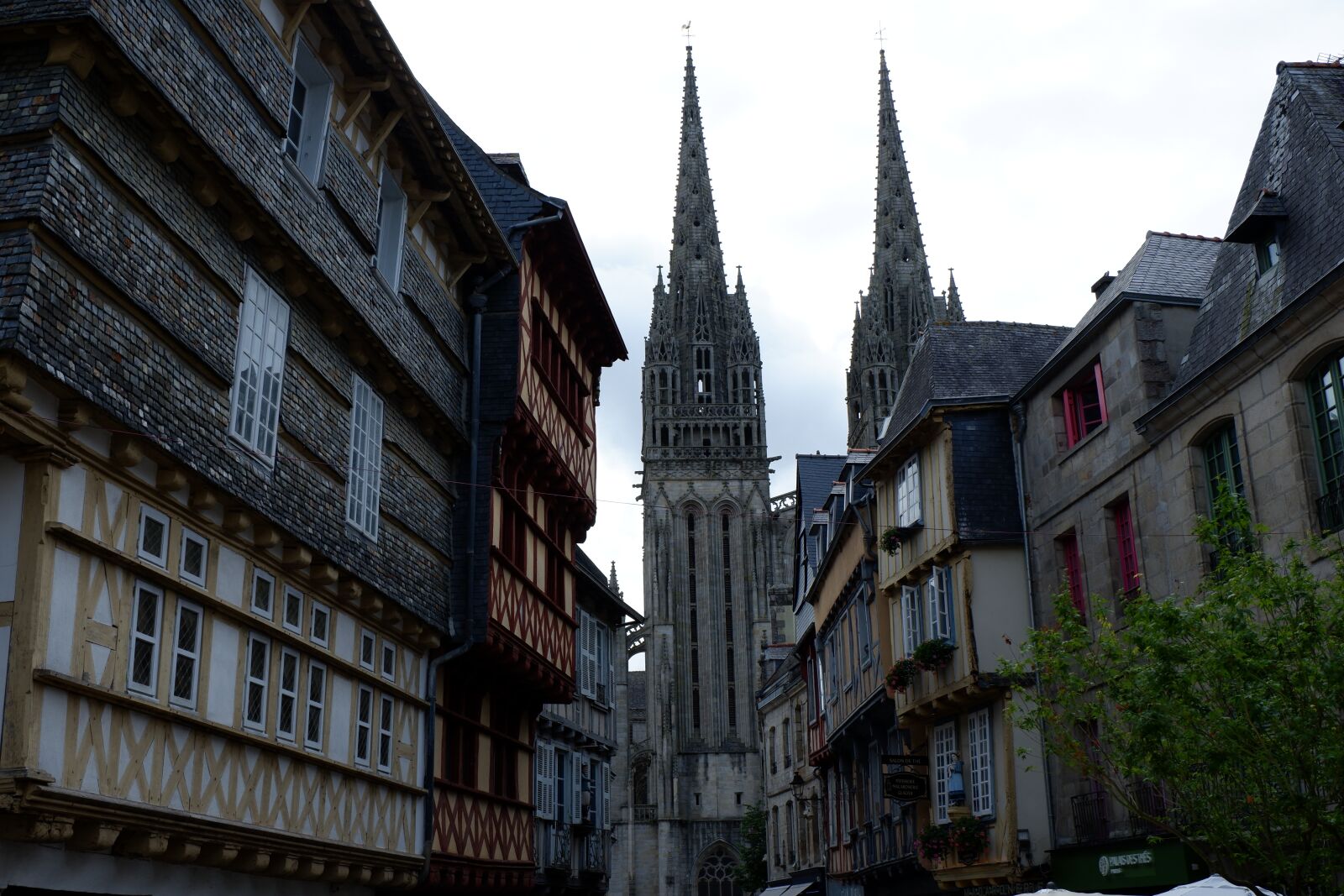 Fujifilm X-A3 sample photo. Quimper, france, brittany photography