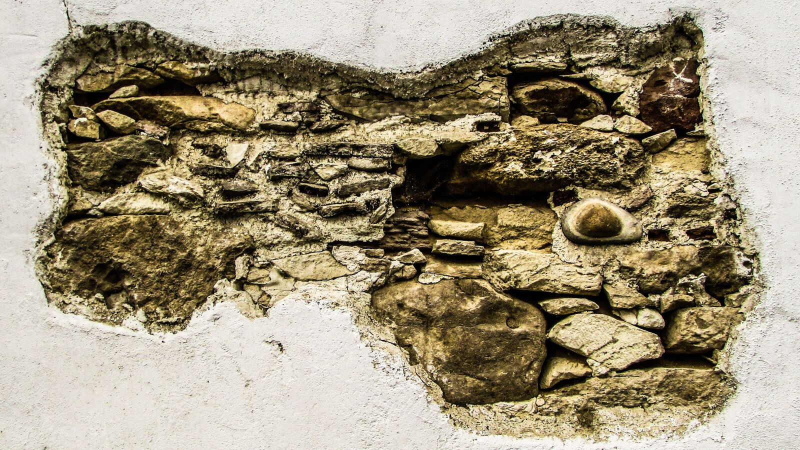 Canon PowerShot SX400 IS sample photo. Wall, damaged, weathered photography