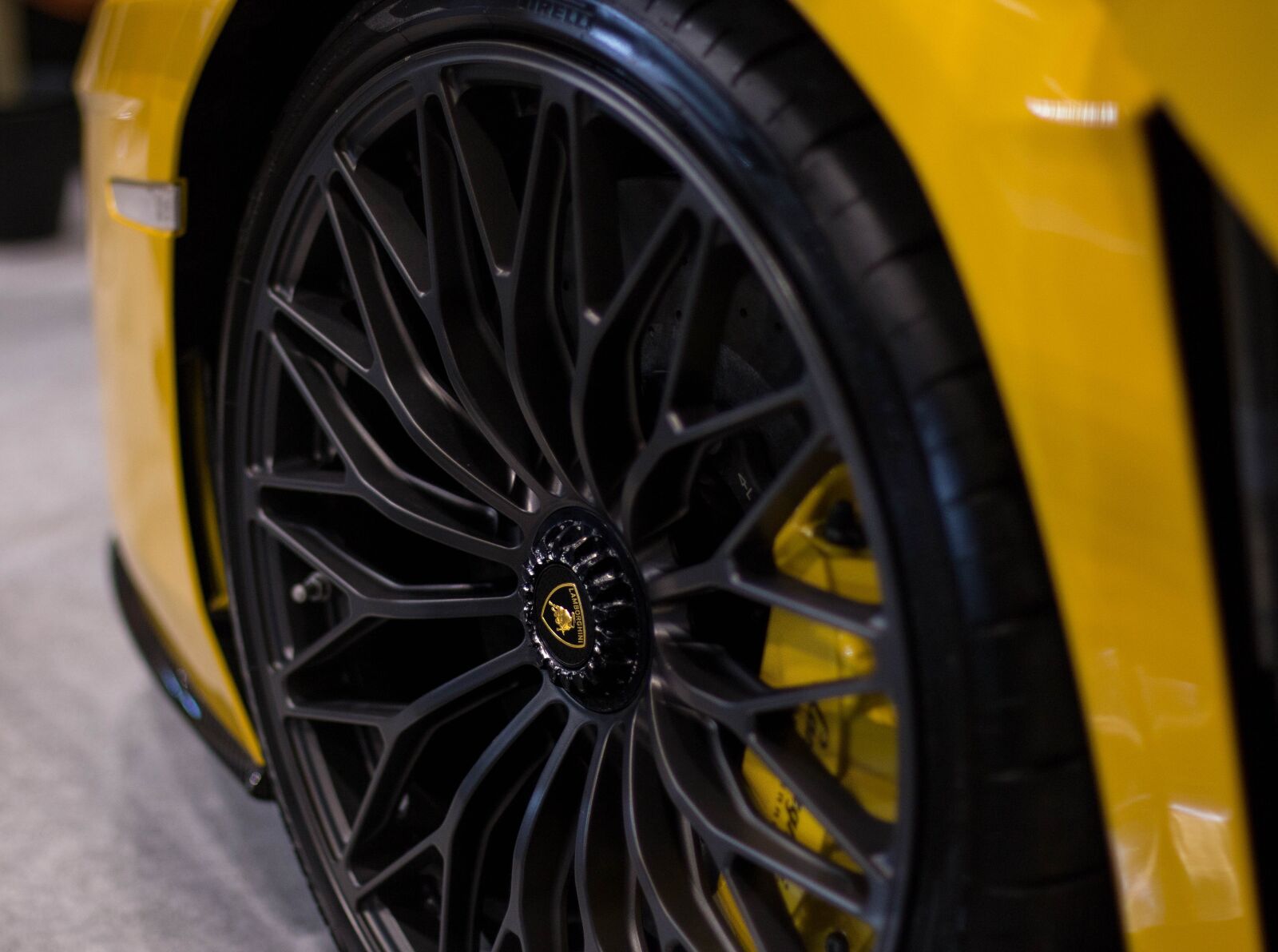 Canon EOS 70D + Canon EF 50mm F1.4 USM sample photo. Lamborghini aventador s, yellow photography